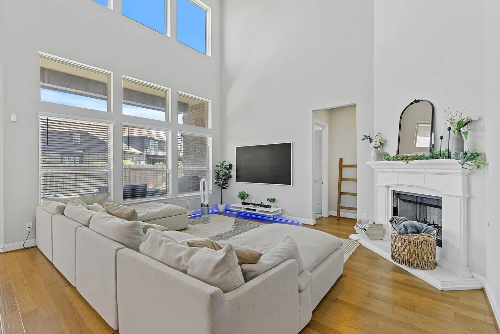 Photo 2 of 20609 MOUFLON DR