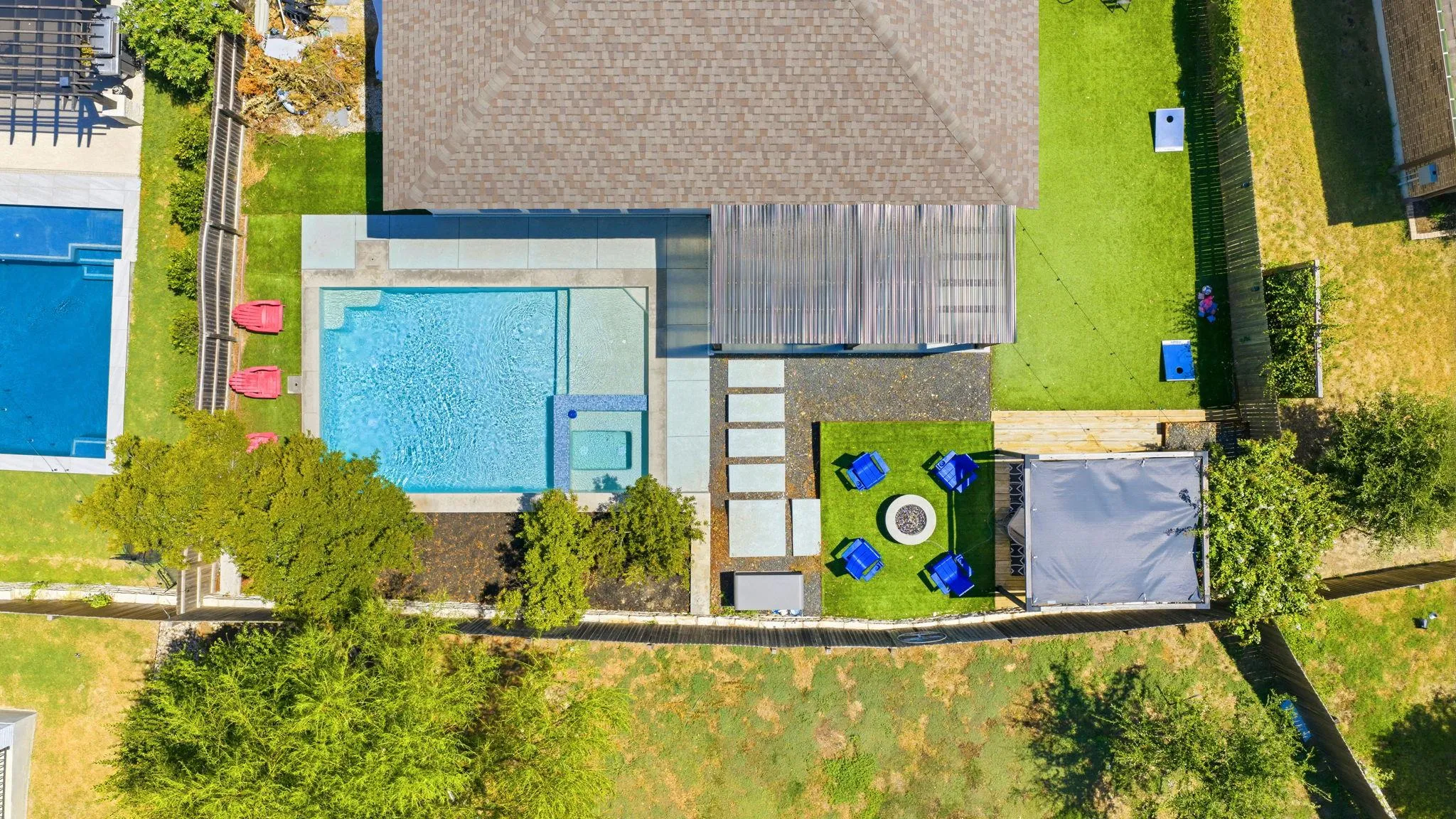 Photo 2 of 301 CARPENTER HILL DR