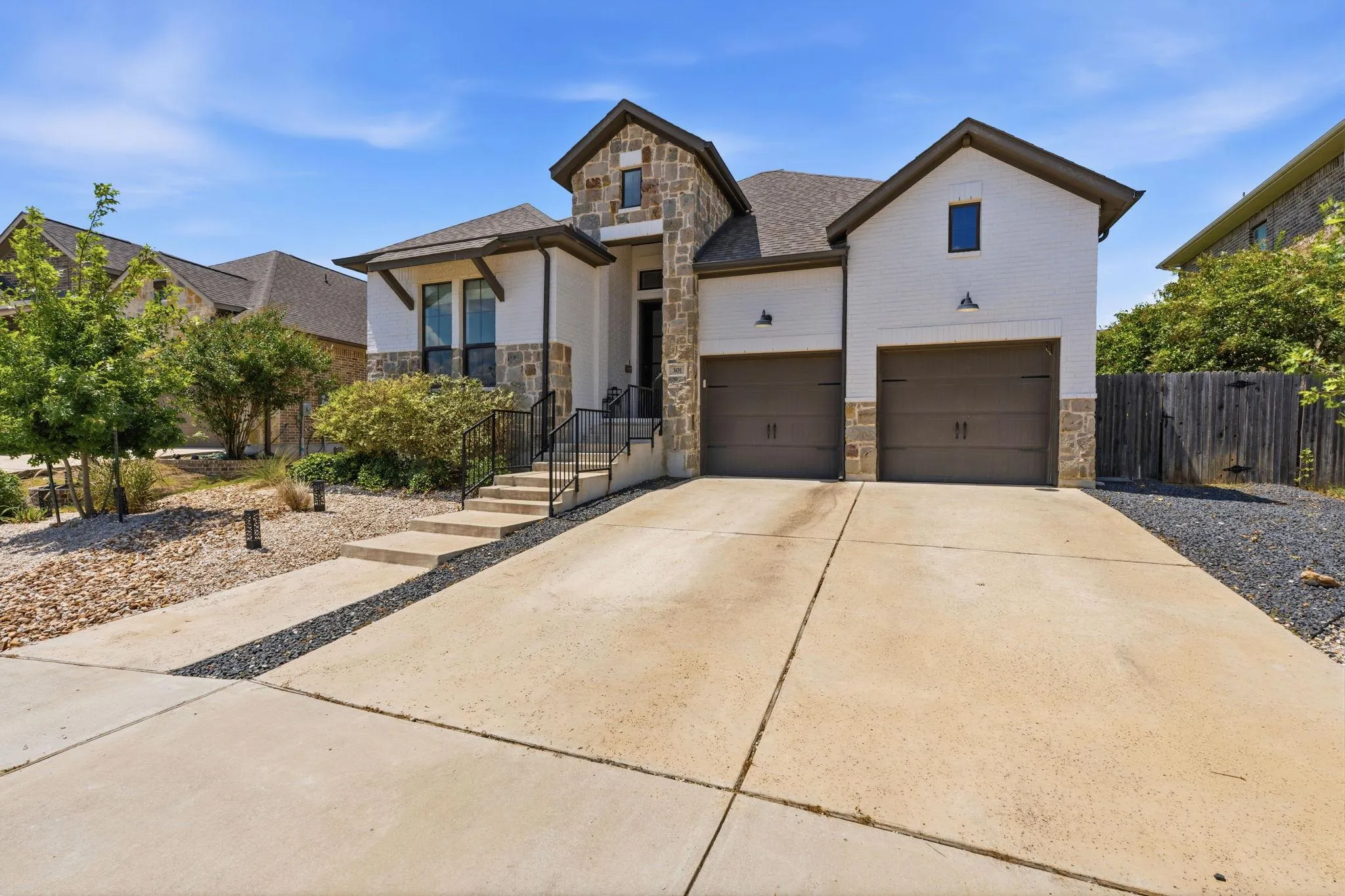 Photo 4 of 301 CARPENTER HILL DR