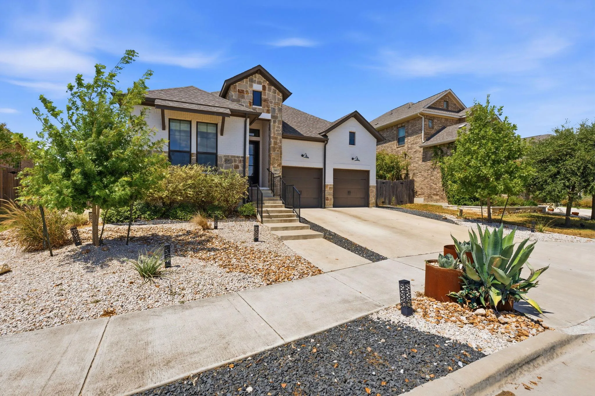 Photo 5 of 301 CARPENTER HILL DR