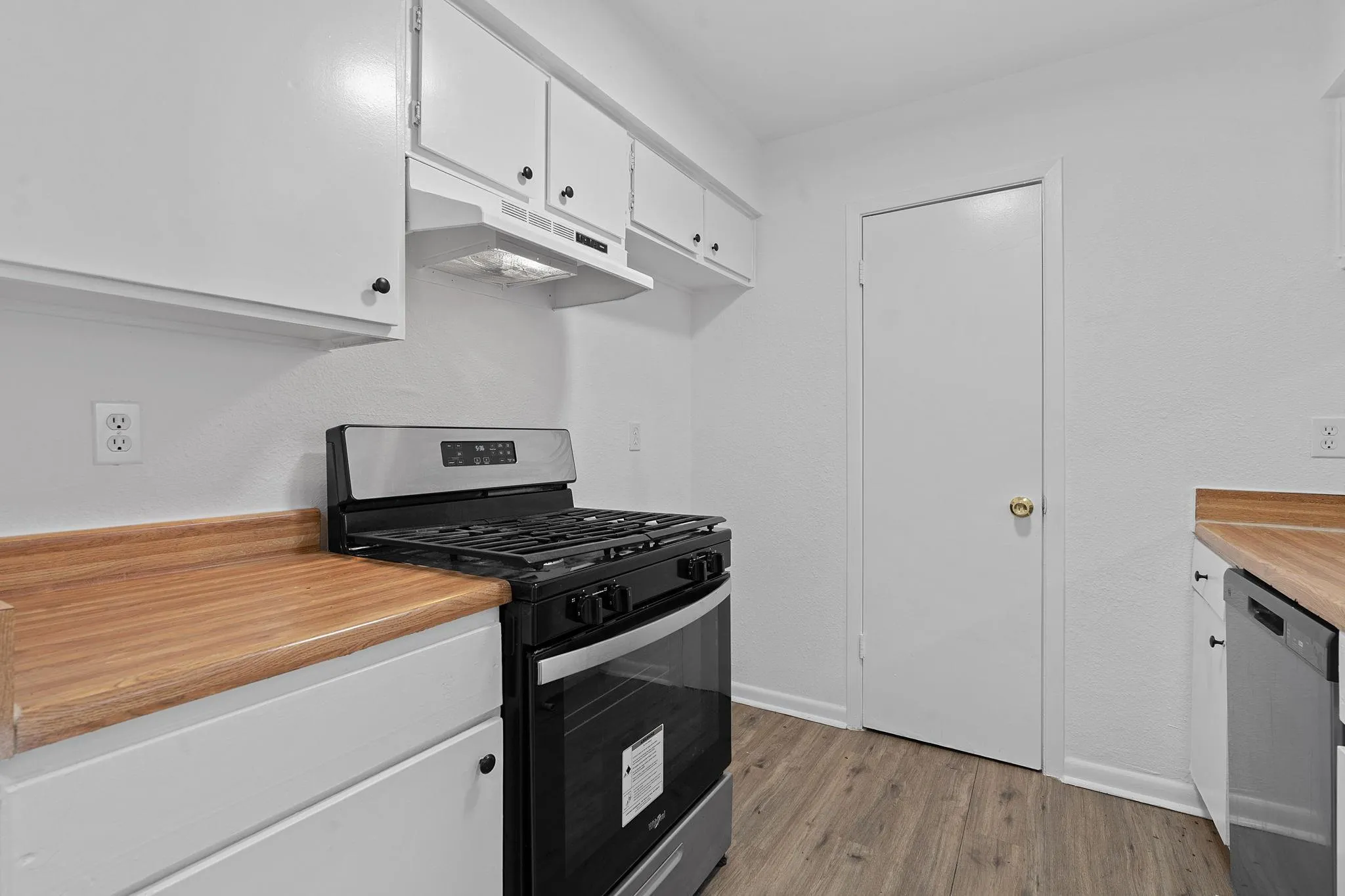 Photo 5 of 6808 WENTWORTH DR #A