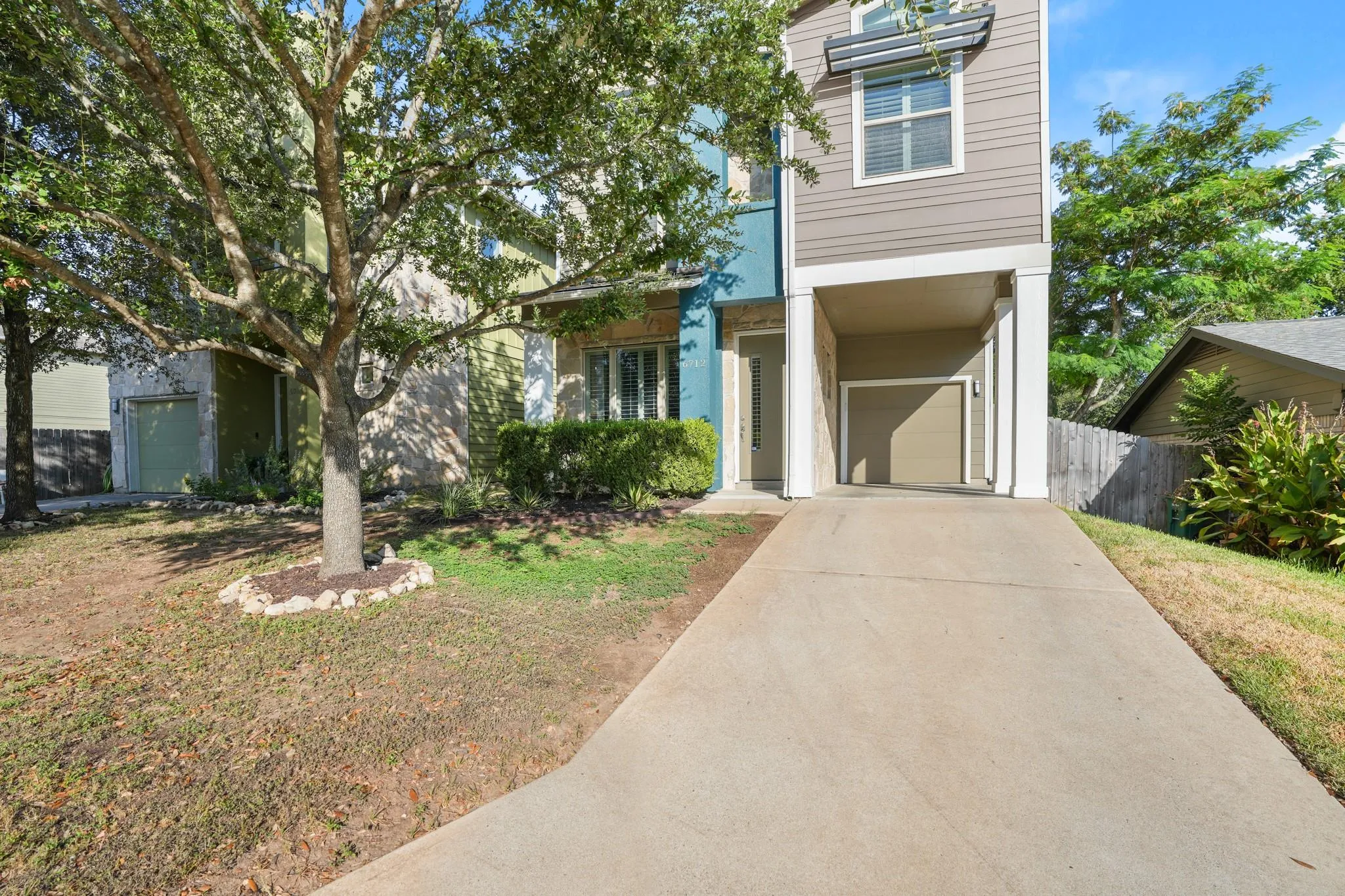 Photo 2 of 6712 BLARWOOD DR
