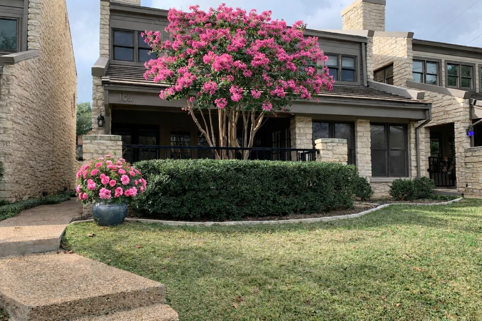 Photo of 105 BIRDIE DR, The Hills, TX, 78738