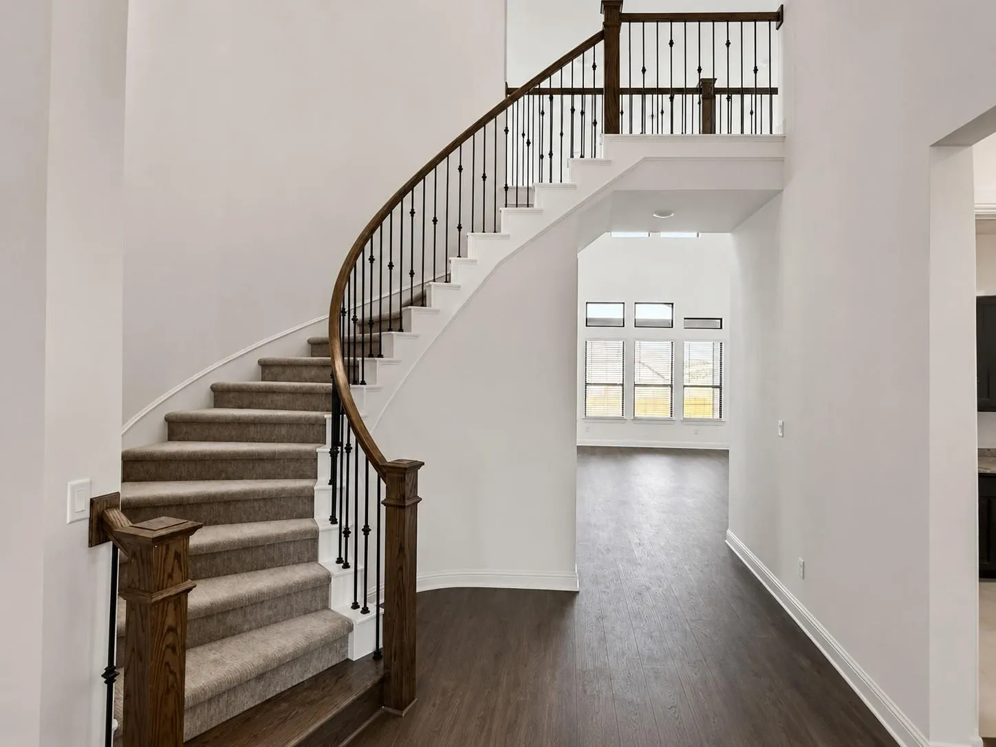 Photo 3 of 201 ARCHWAY LN