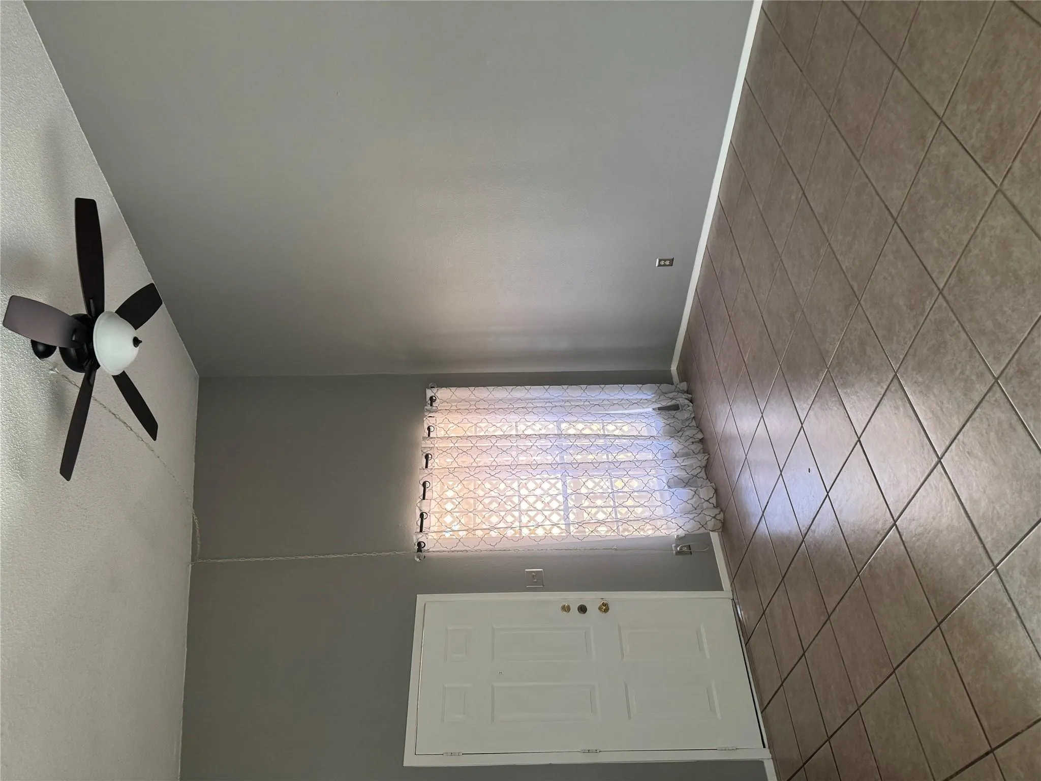 Photo 5 of 8704 PINERIDGE DR #B