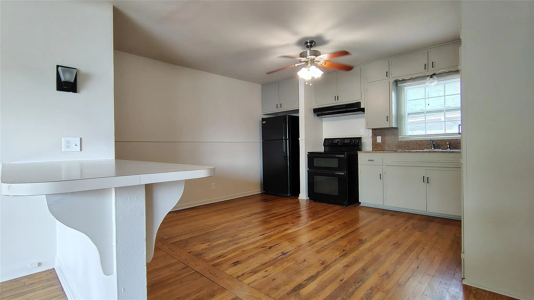 Photo 4 of 13805 MAYE PL