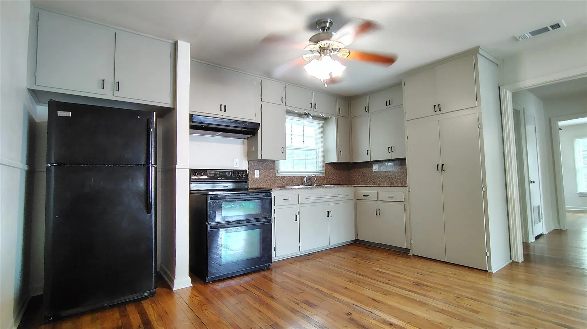 Photo 5 of 13805 MAYE PL