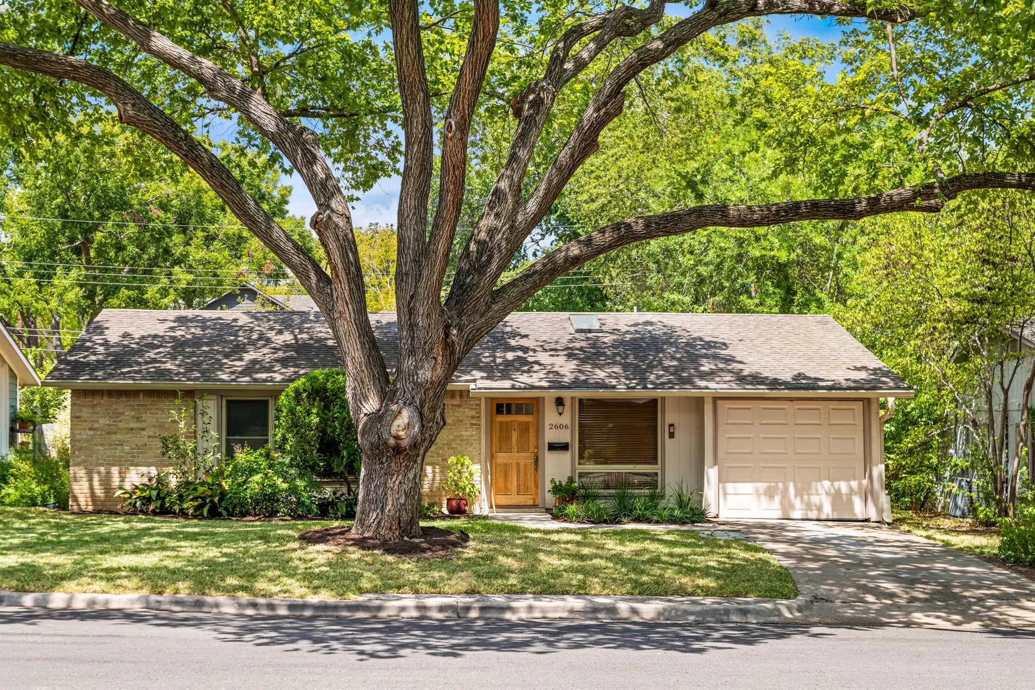 Photo of 2606 FRIAR TUCK LN, Austin, TX, 78704