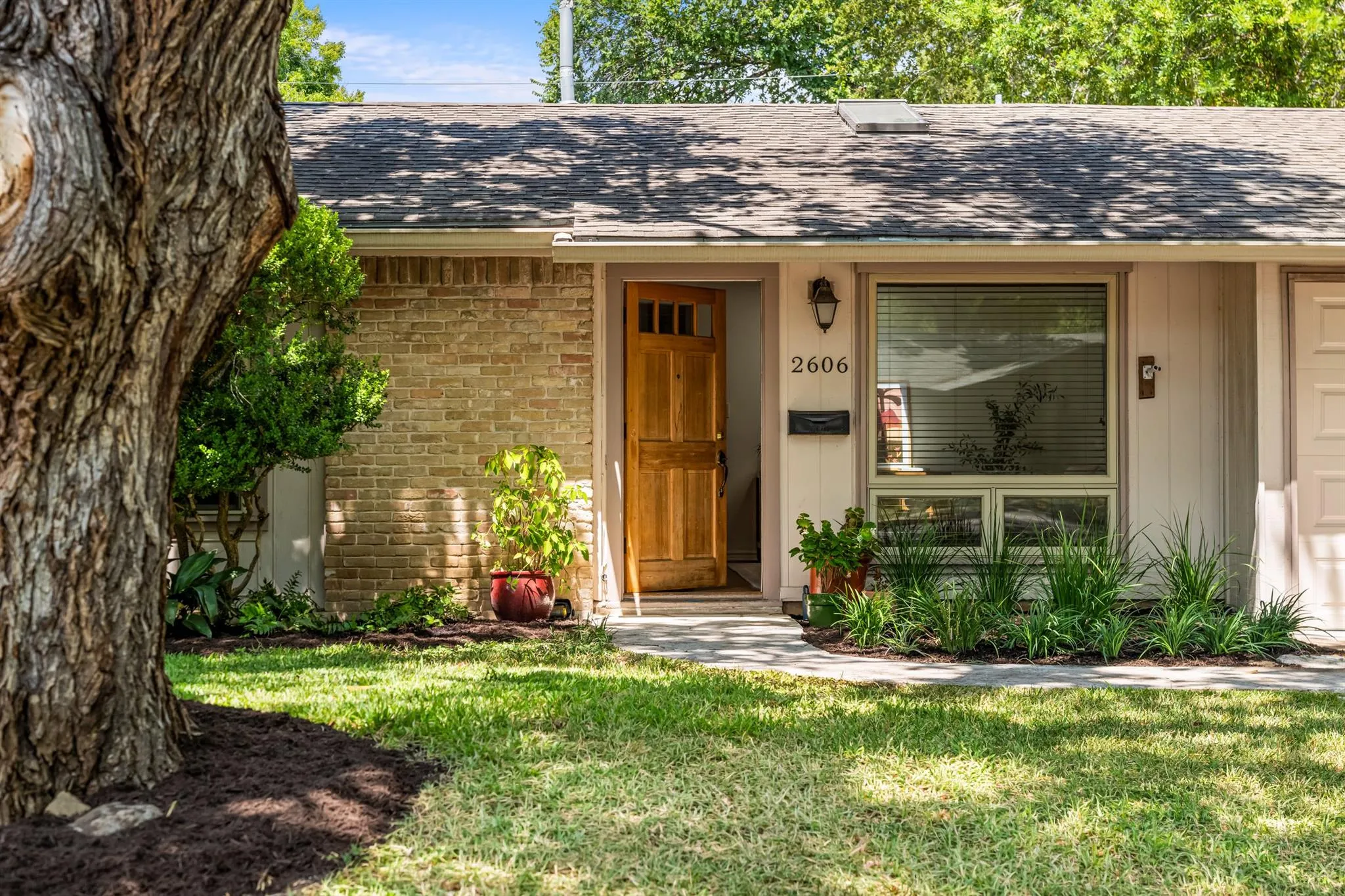 Photo 3 of 2606 FRIAR TUCK LN