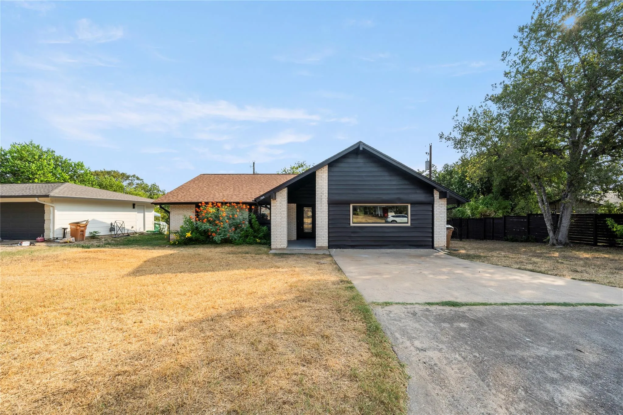 Photo 2 of 7304 HARTNELL DR