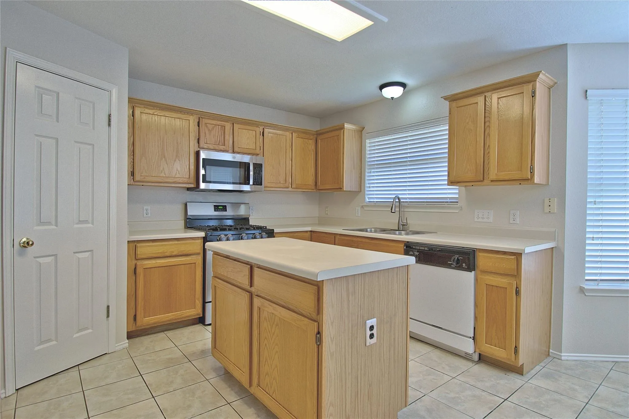 Photo 5 of 3224 TEXAS TOPAZ DR