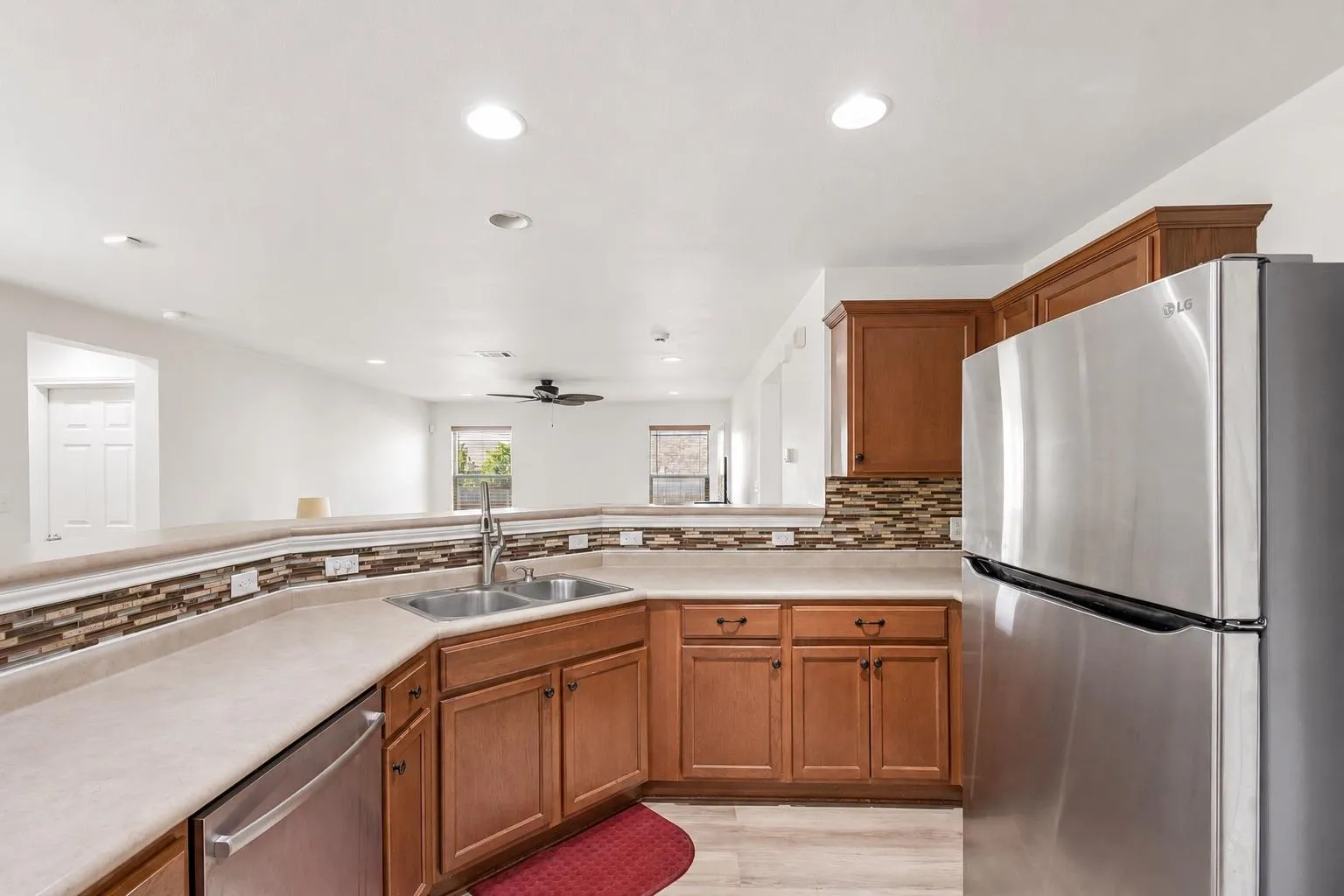Photo 5 of 260 CUSHMAN DR