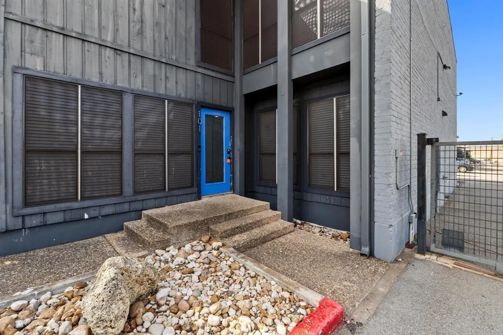 Photo 2 of 909 REINLI ST #101