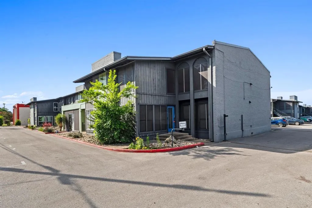 Photo of 909 REINLI ST #101, Austin, TX, 78751