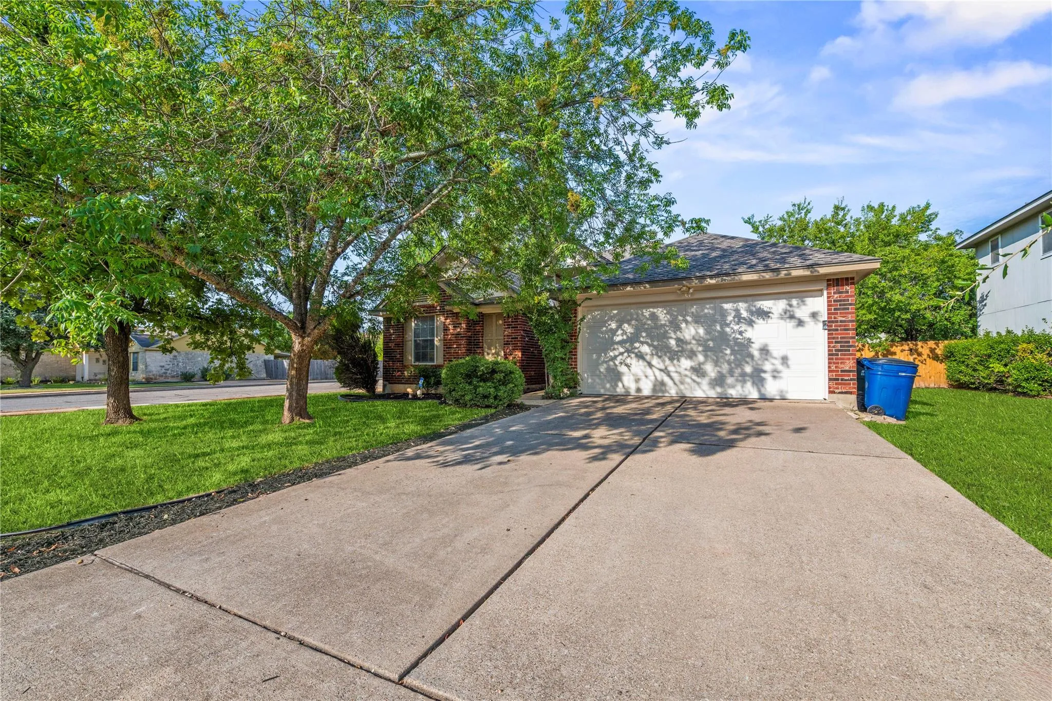 Photo 3 of 701 SPARKLING BROOK LN