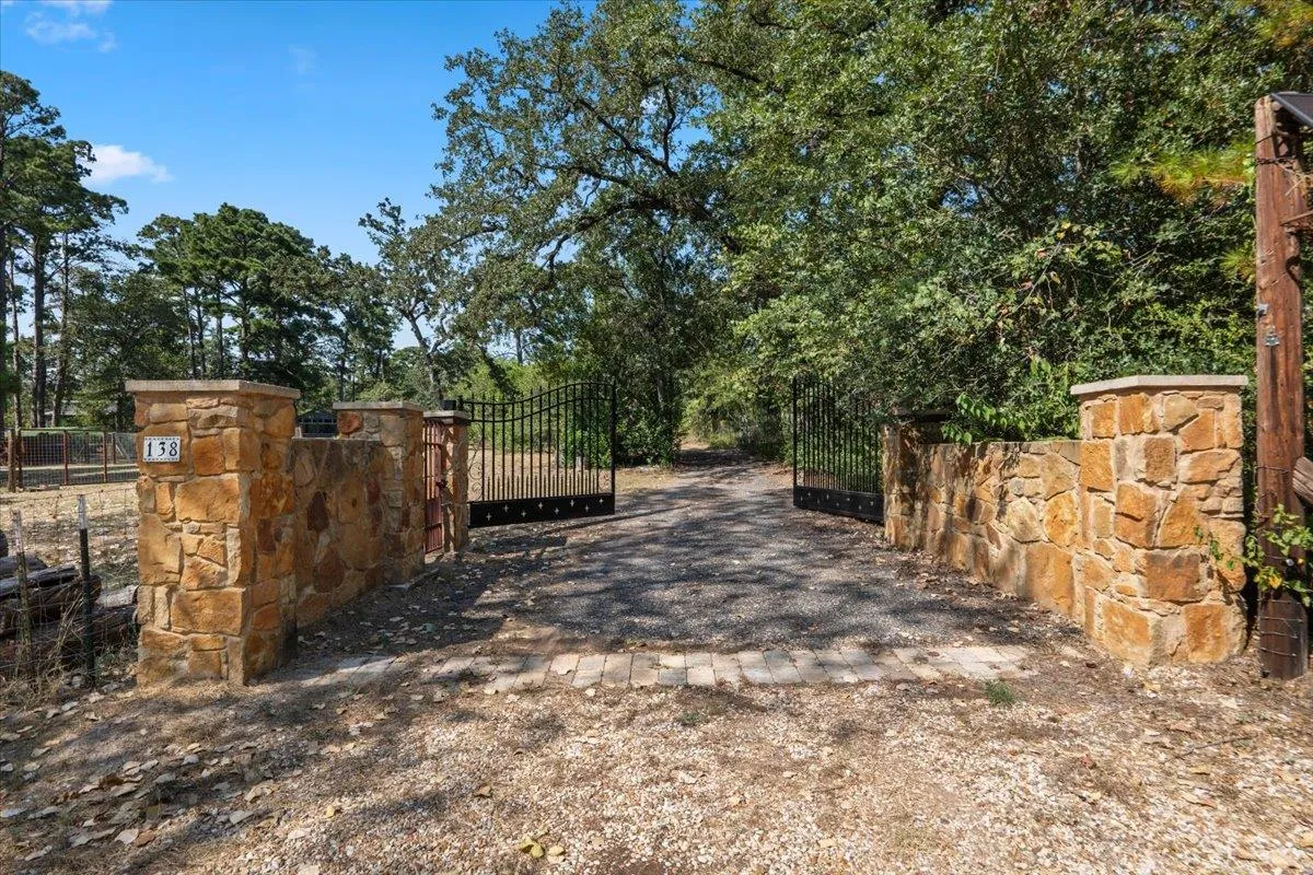 Photo of 138 FOREST LN, Bastrop, TX, 78602