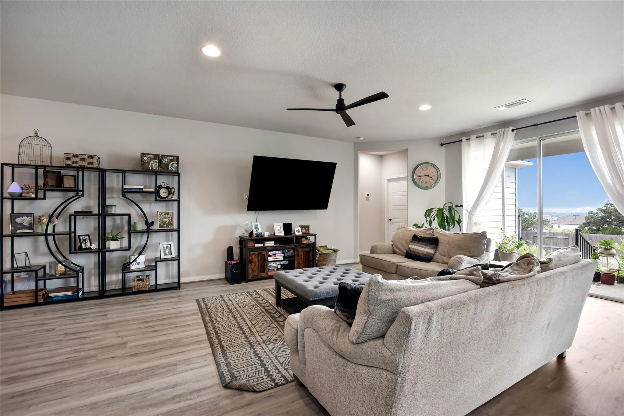 Photo 4 of 104 PEACH FLAT CT