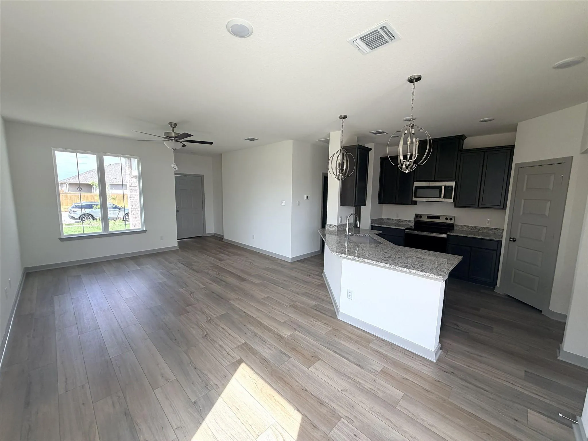 Photo 3 of 312 BOATRIGHT BLVD