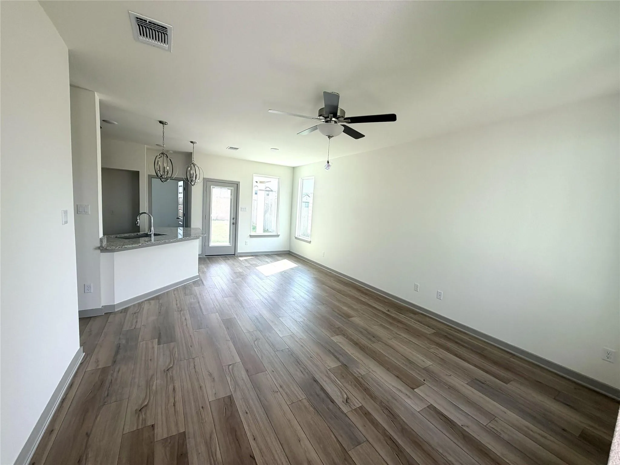Photo 2 of 312 BOATRIGHT BLVD