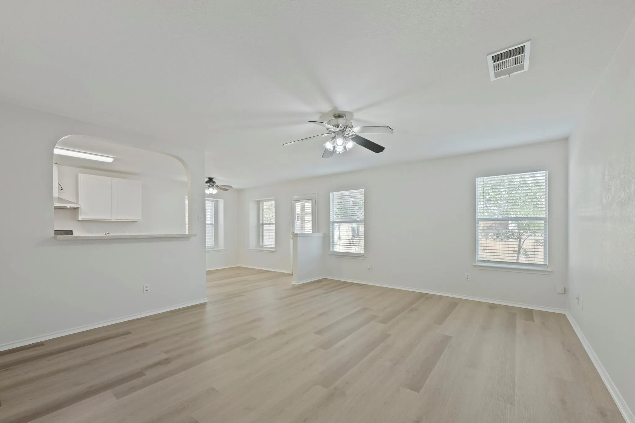 Photo 3 of 399 PADDINGTON DR