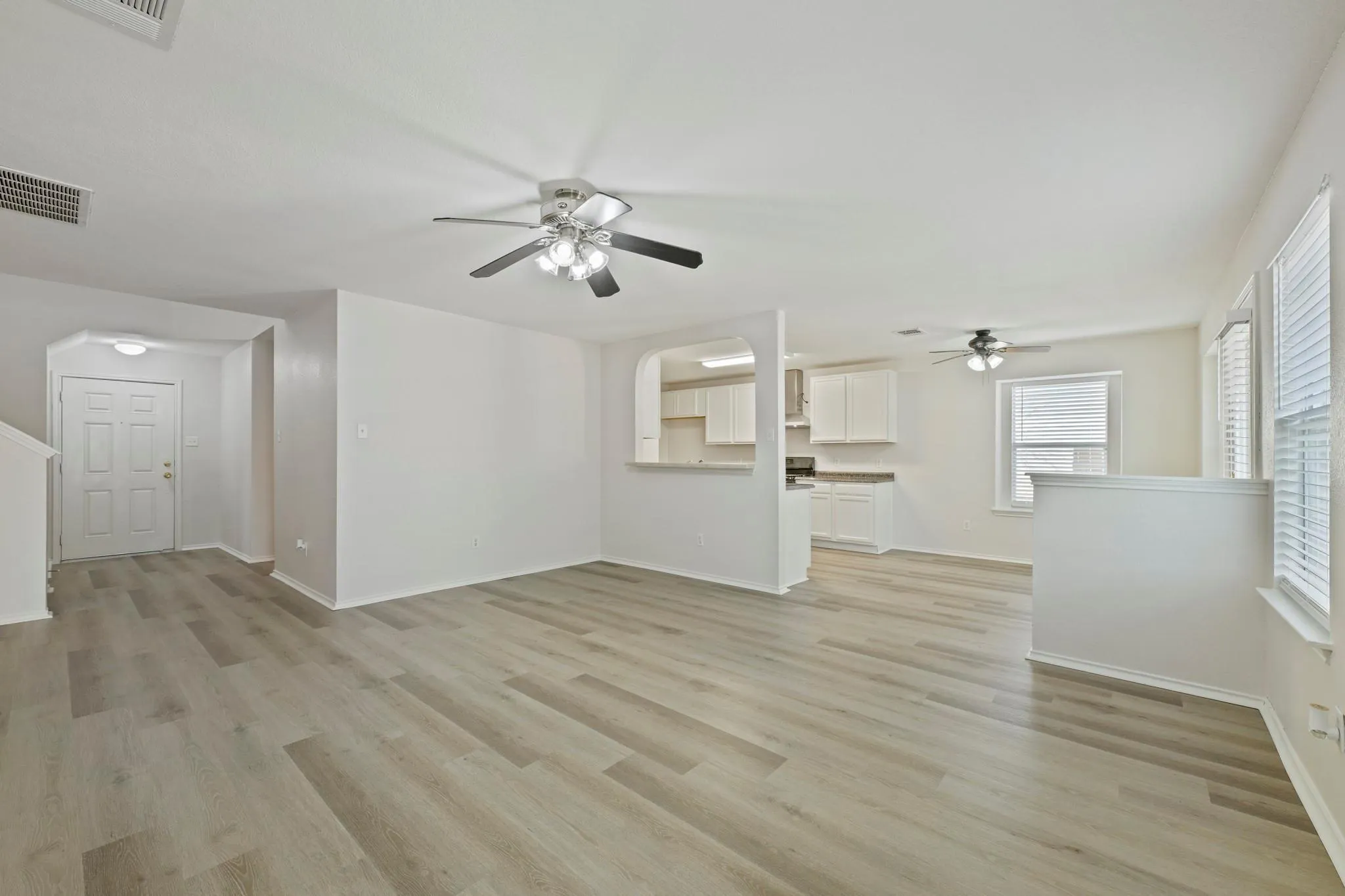 Photo 4 of 399 PADDINGTON DR