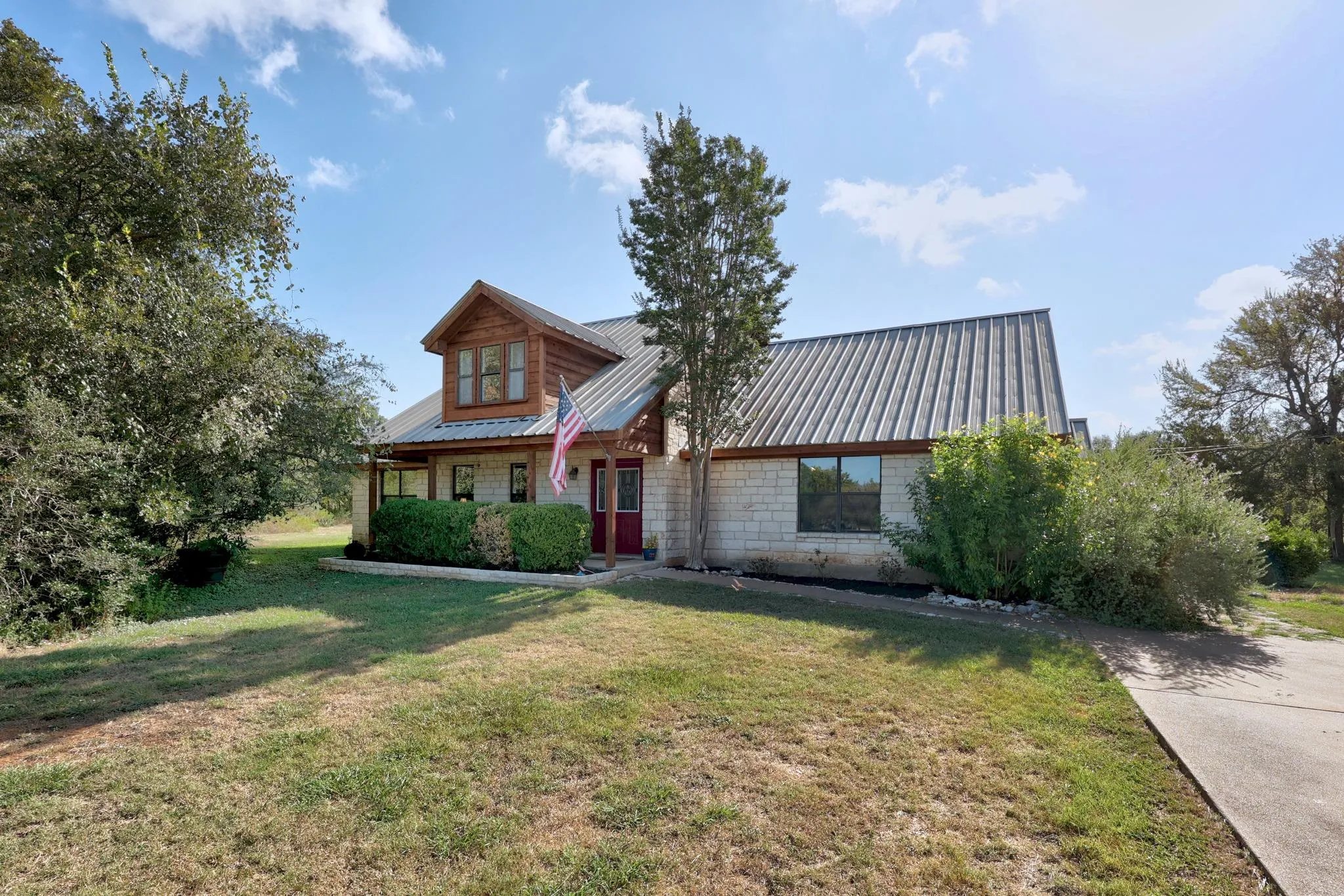 Photo 3 of 301 OAK FOREST CV