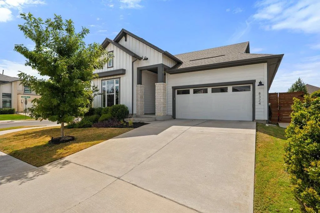 Photo of 8324 LOOKSEE LN, Austin, TX, 78744