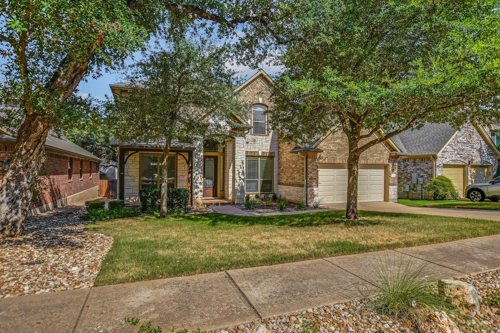 Photo 2 of 15524 BRODICK DR