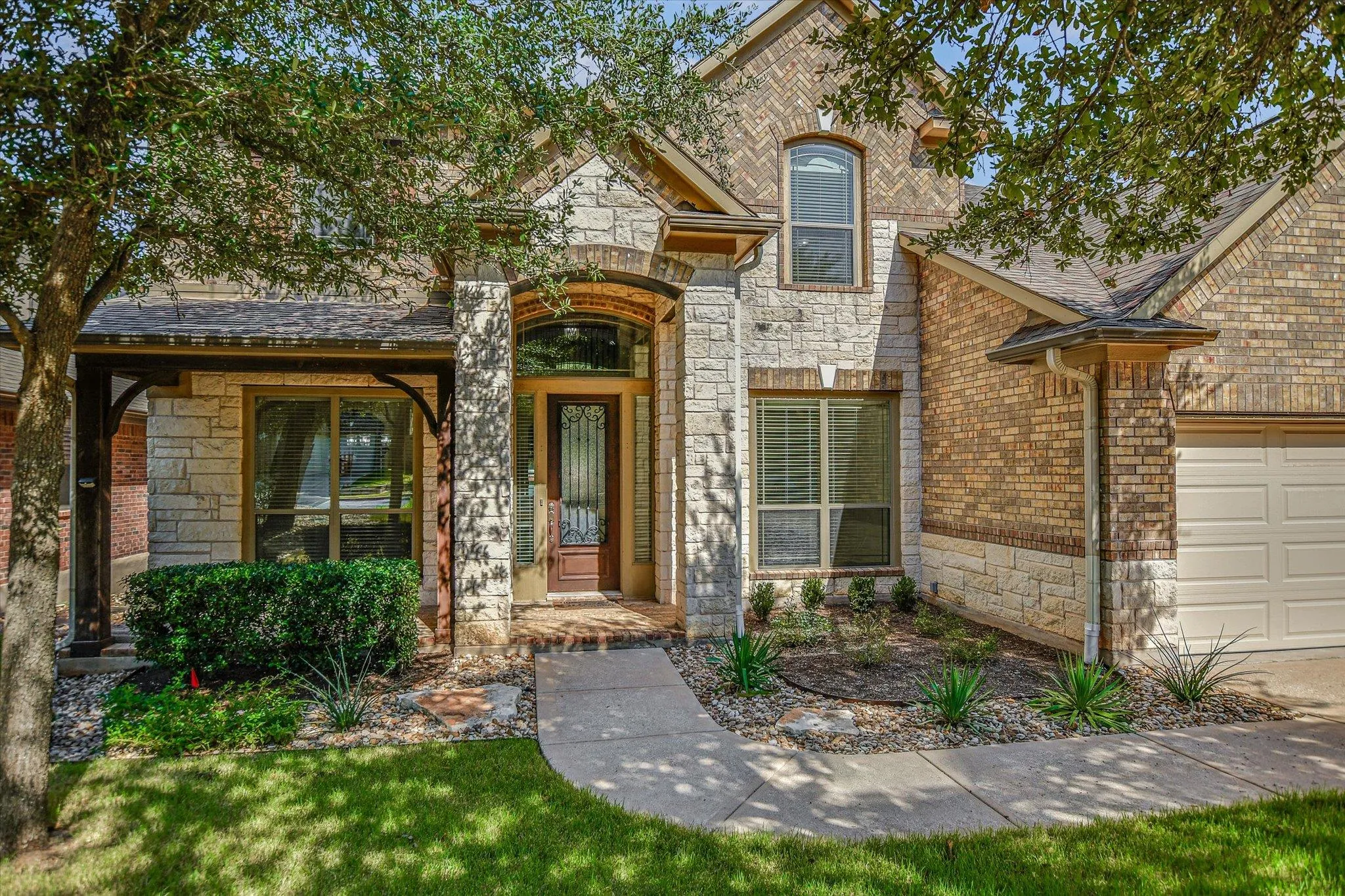 Photo 3 of 15524 BRODICK DR