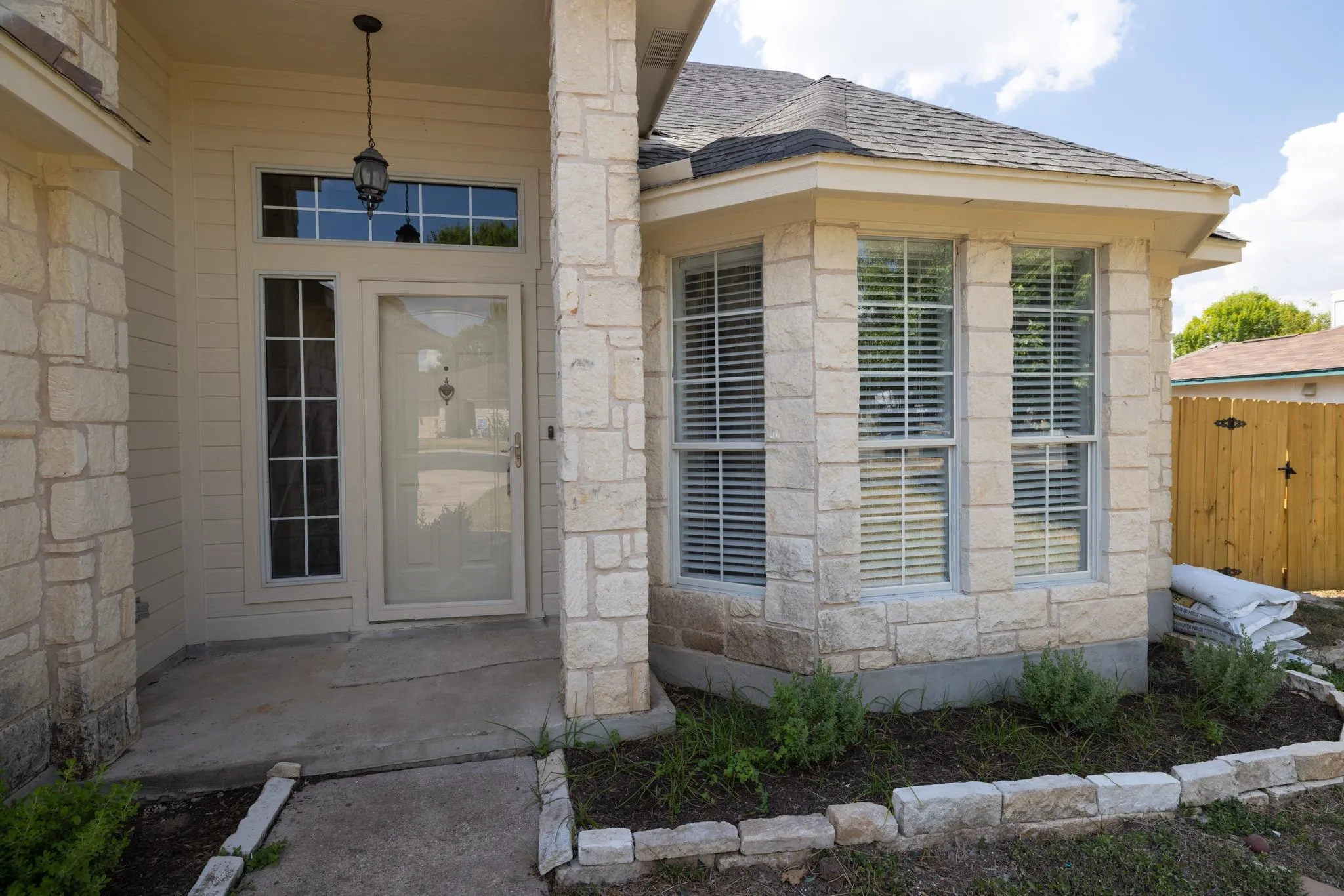 Photo 4 of 18 AZALEA DR