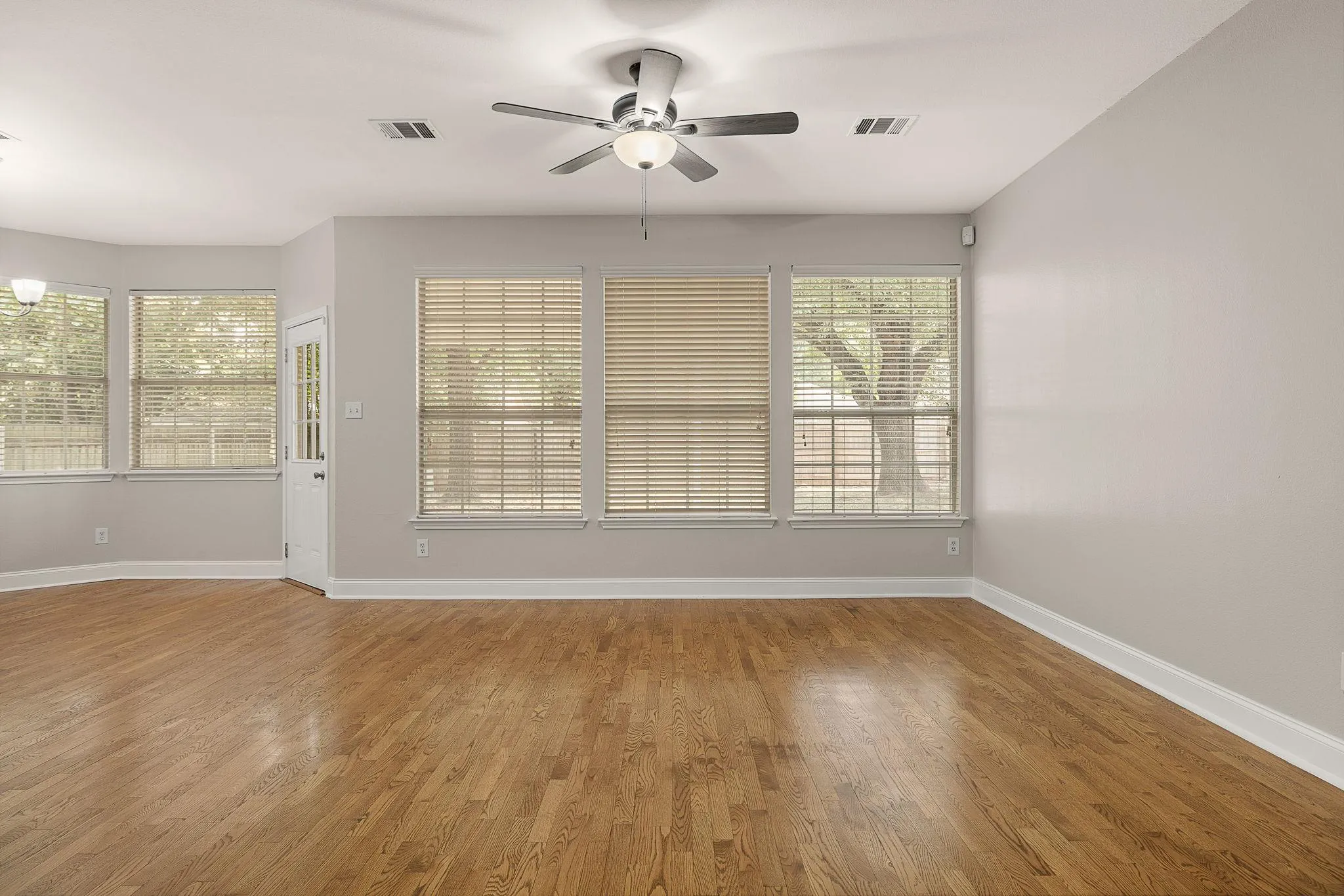 Photo 5 of 1515 NATURAL BRIDGE LN