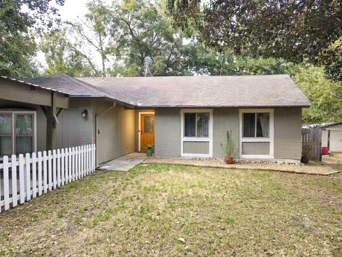 Photo of 2423 VILLAGE WALK, Austin, TX, 78744