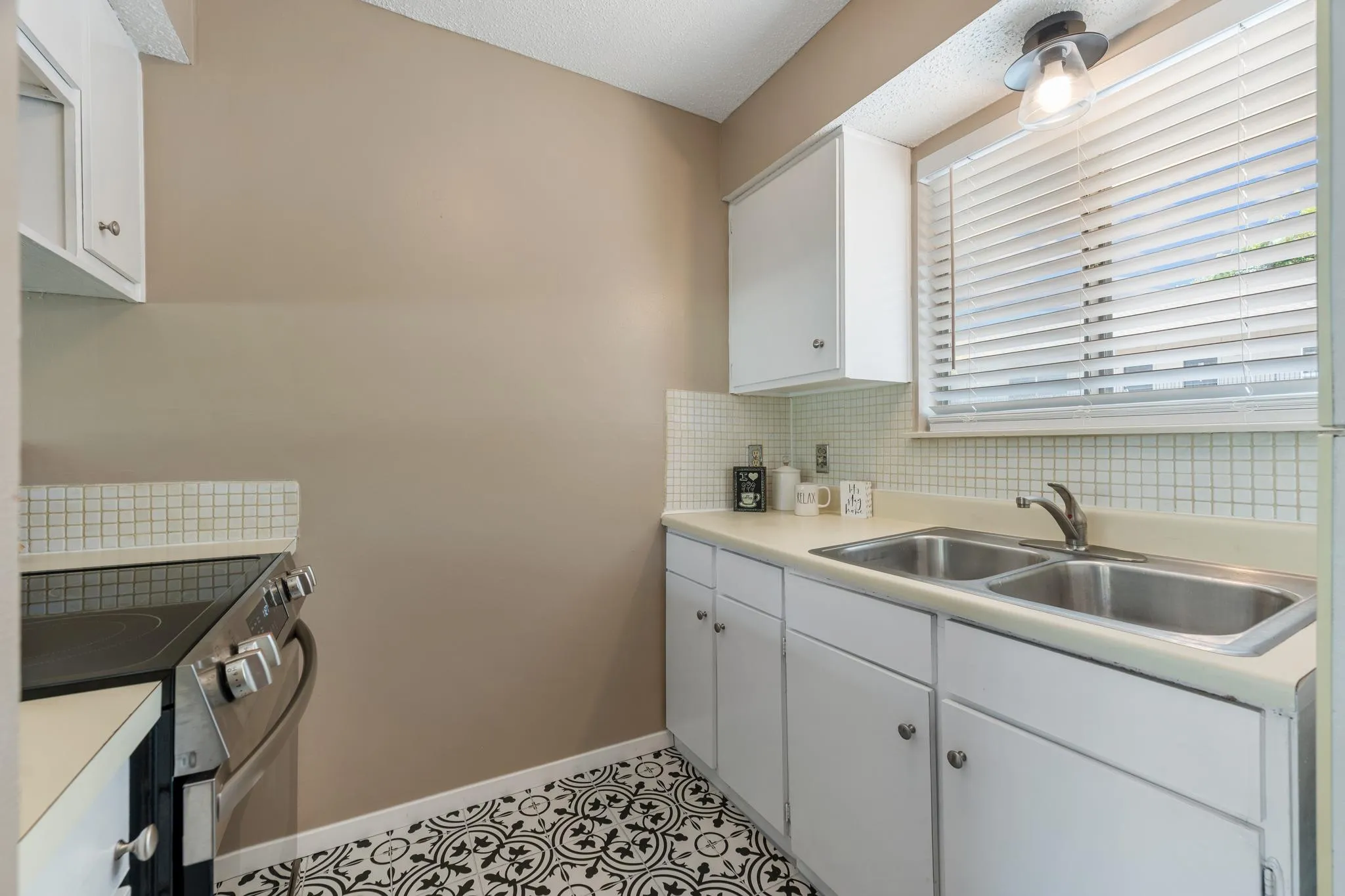 Photo 5 of 500 E RIVERSIDE DR #119