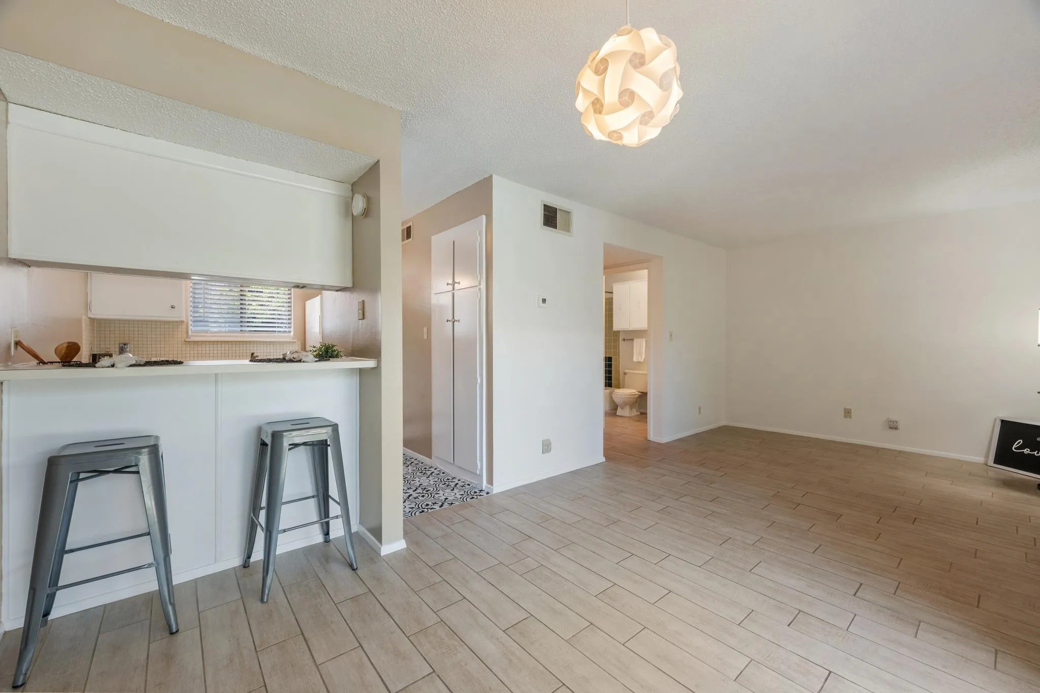 Photo 3 of 500 E RIVERSIDE DR #119