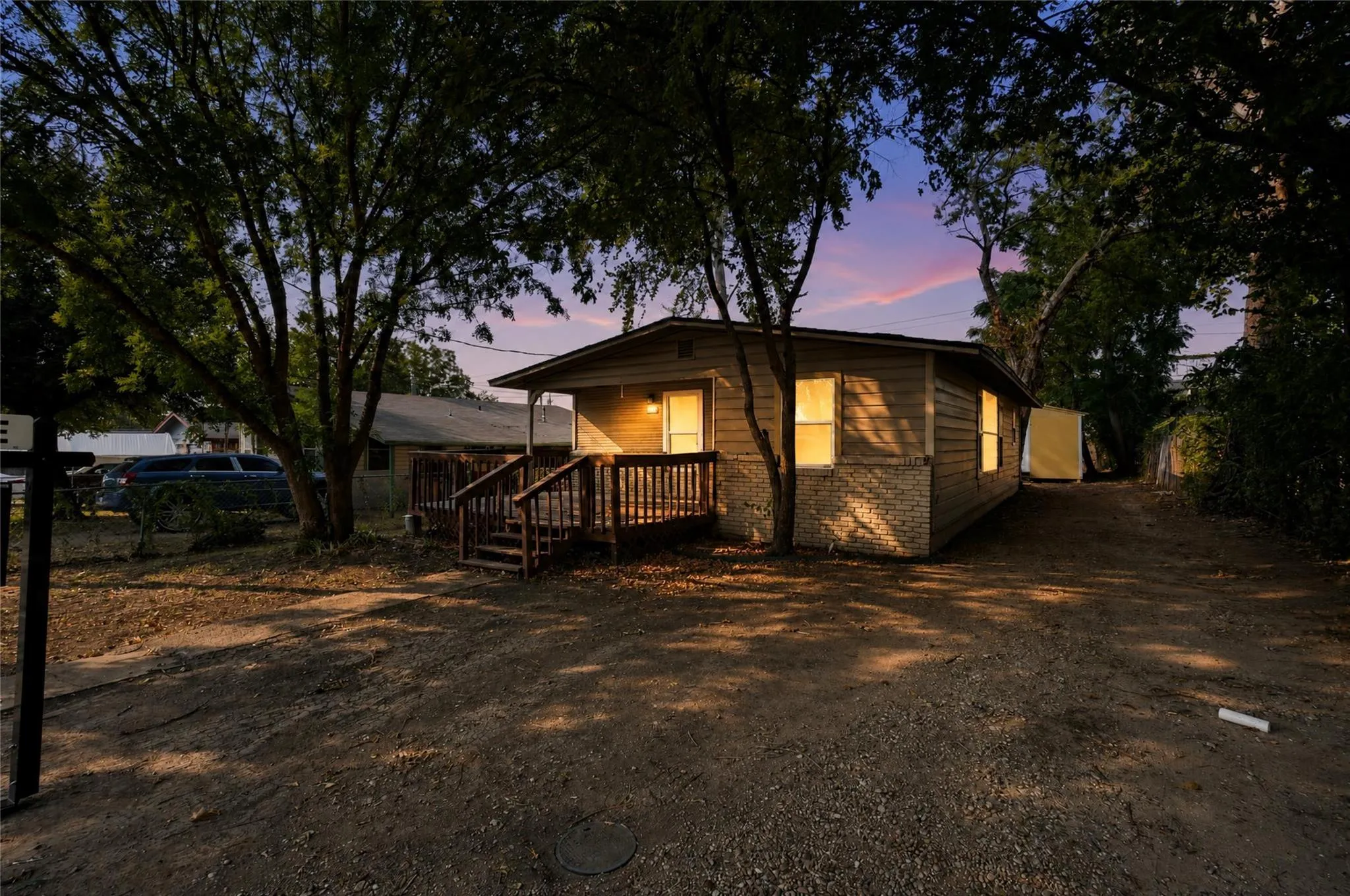 Photo of 403 BLACKSON AVE, Austin, TX, 78752