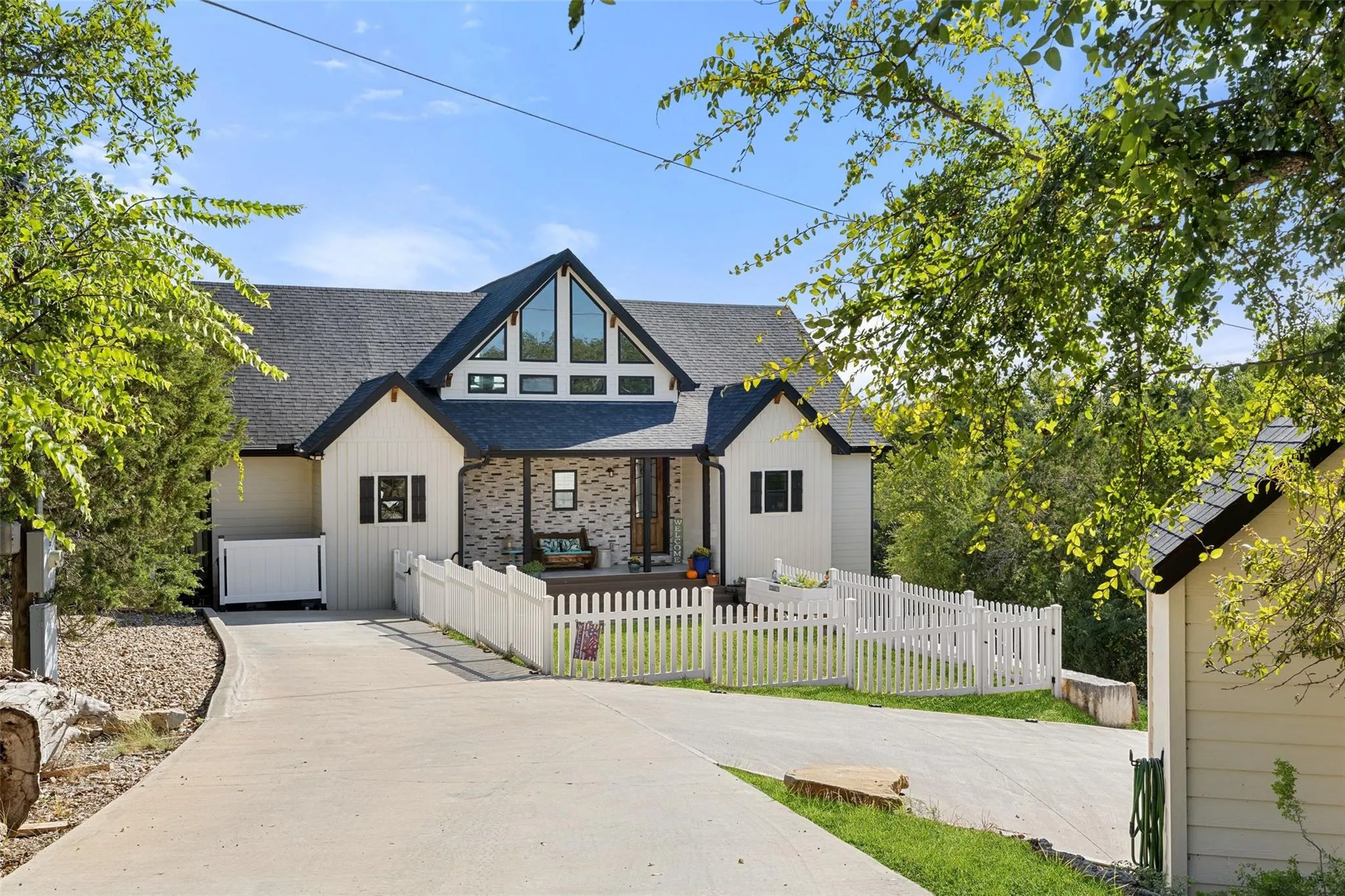 Photo 2 of 1289 LAKESHORE DR