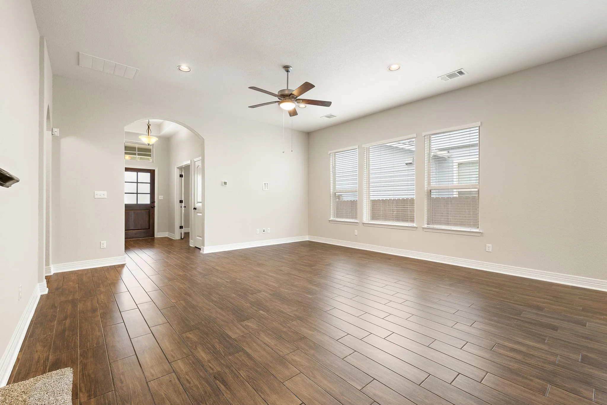 Photo 4 of 2137 RINGSTAFF RD