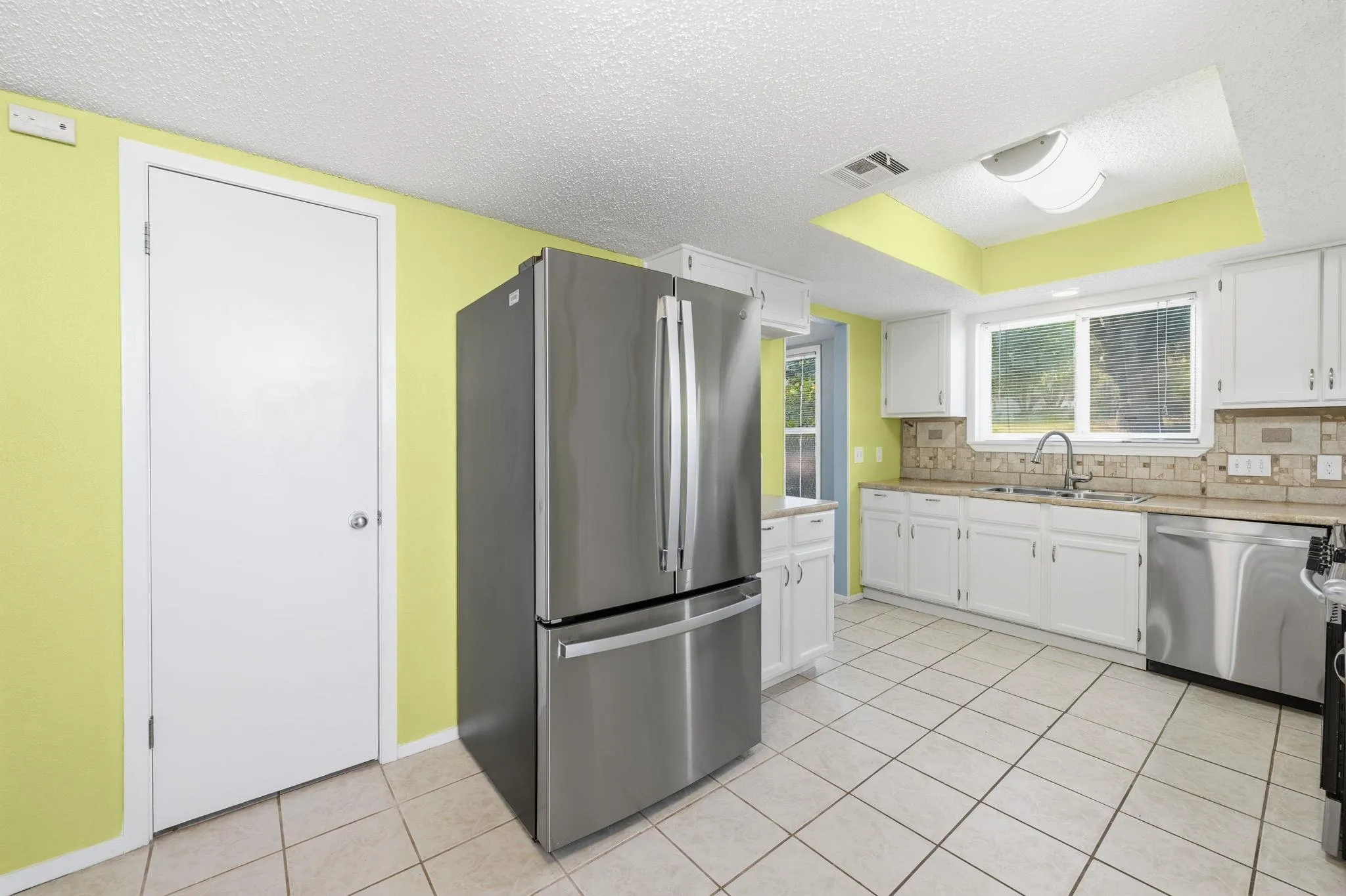 Photo 4 of 8308 HANBRIDGE LN