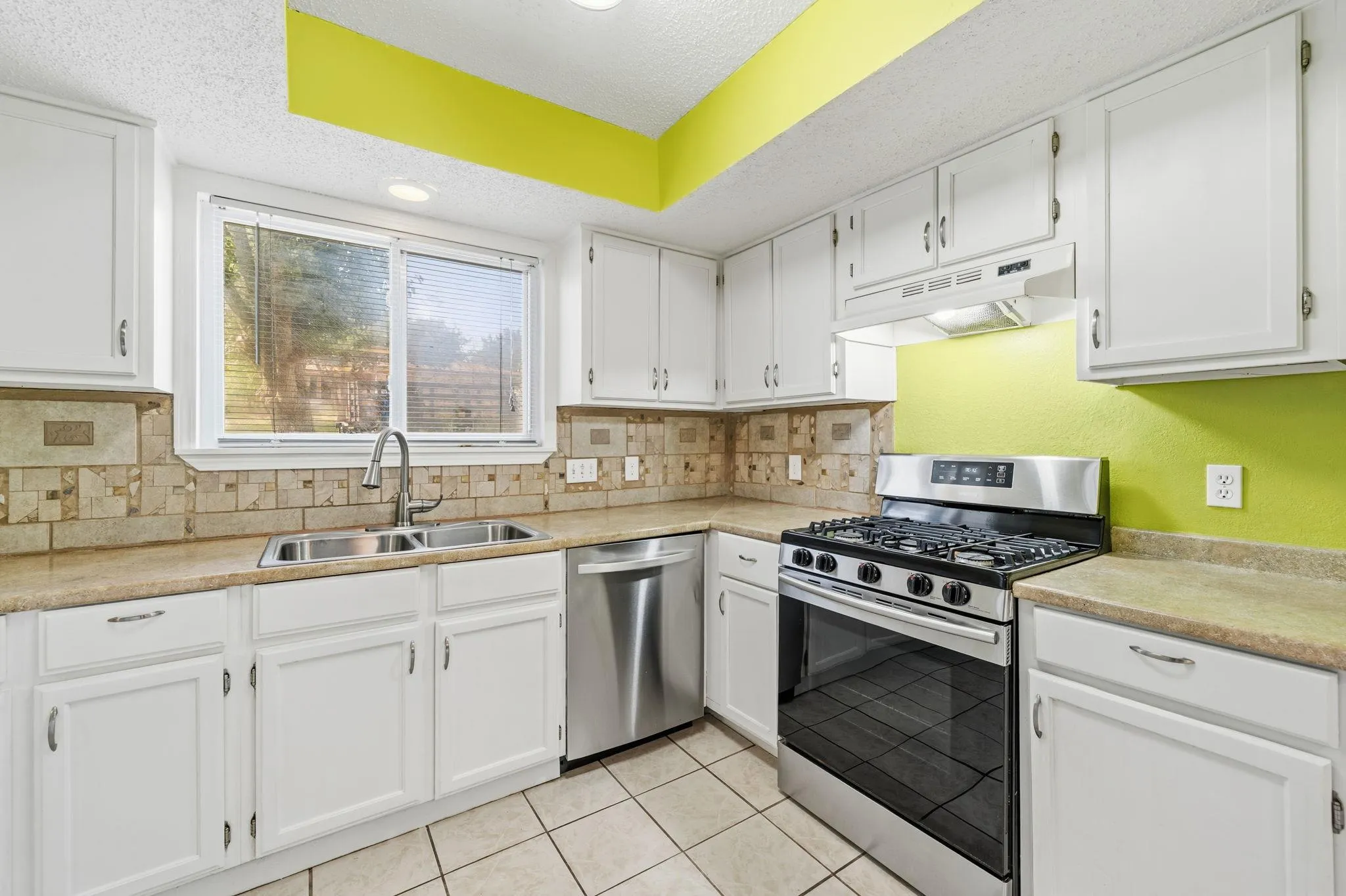 Photo 5 of 8308 HANBRIDGE LN