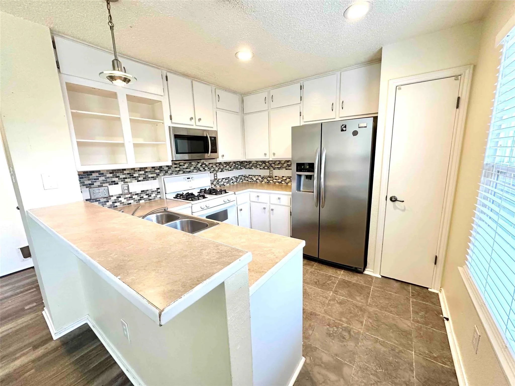Photo 4 of 5934 KEVIN KELLY PL