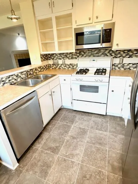Photo 5 of 5934 KEVIN KELLY PL