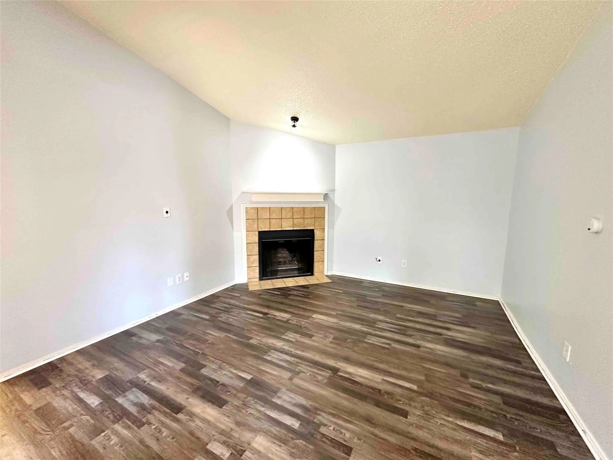 Photo 2 of 5934 KEVIN KELLY PL
