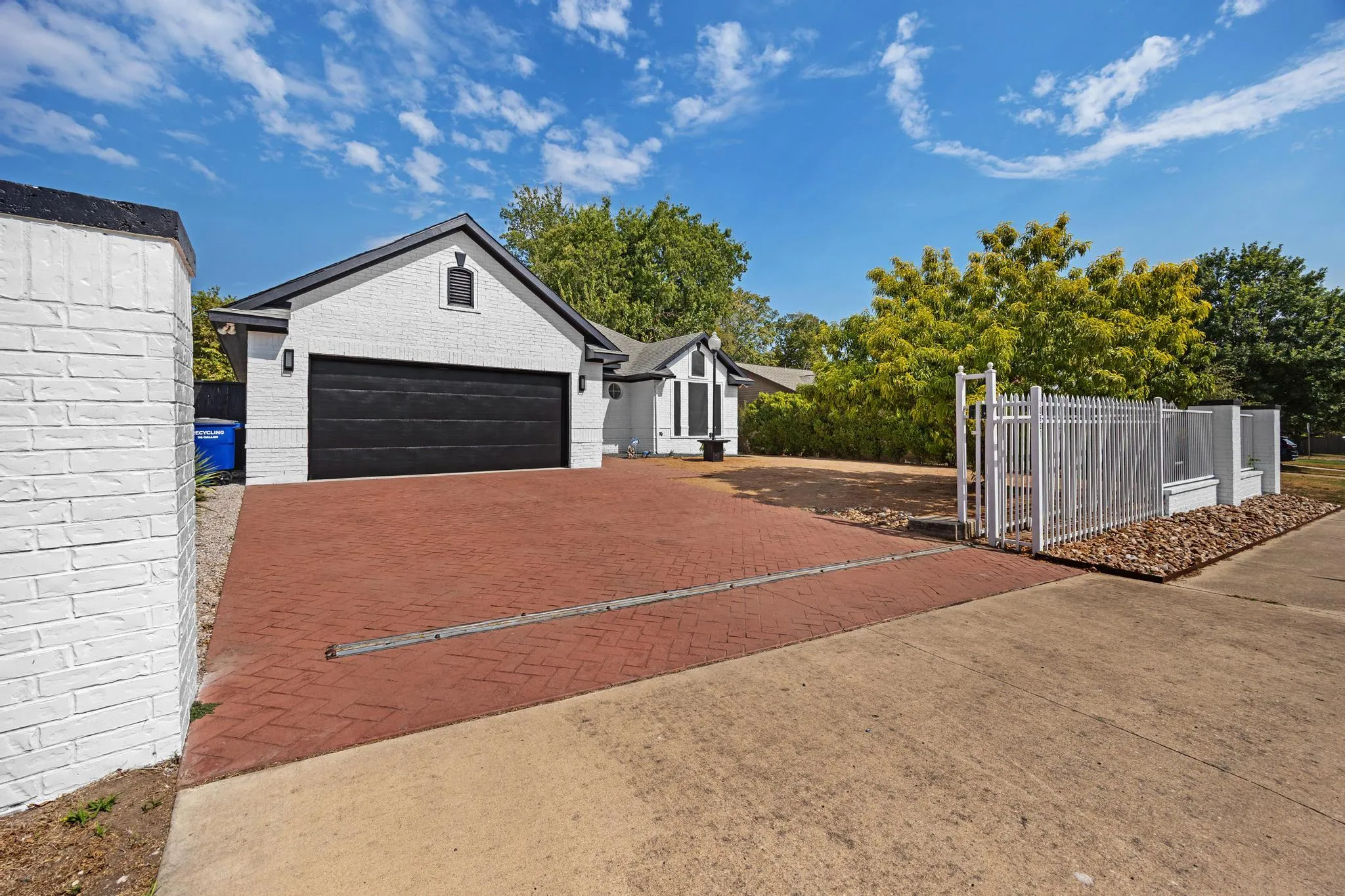 Photo 2 of 10901 PARKFIELD DR