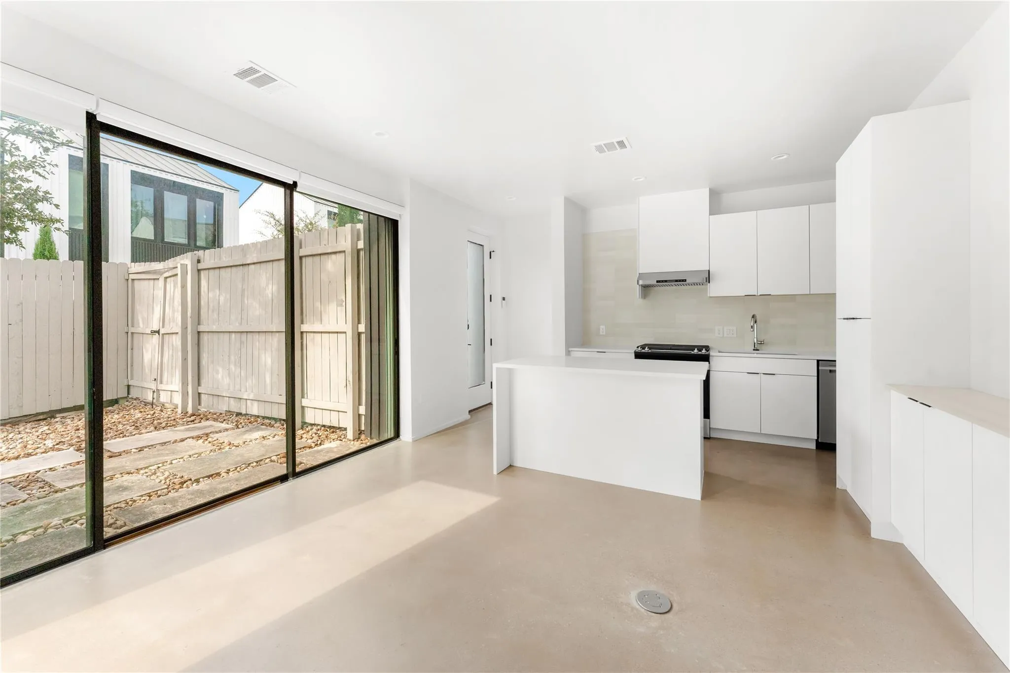 Photo 4 of 7505 WYNNE LN #2