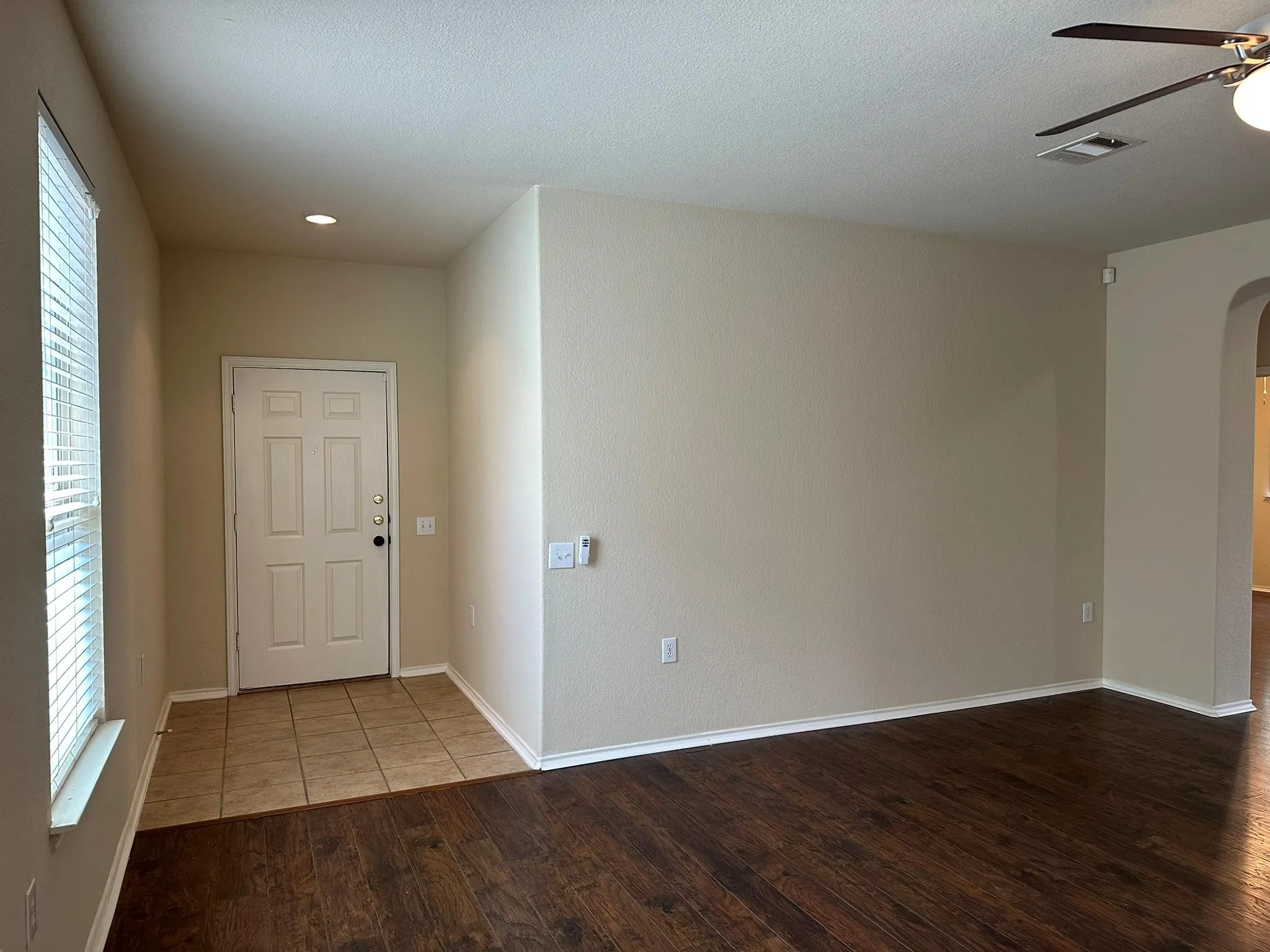 Photo 3 of 4507 PEACH GROVE RD
