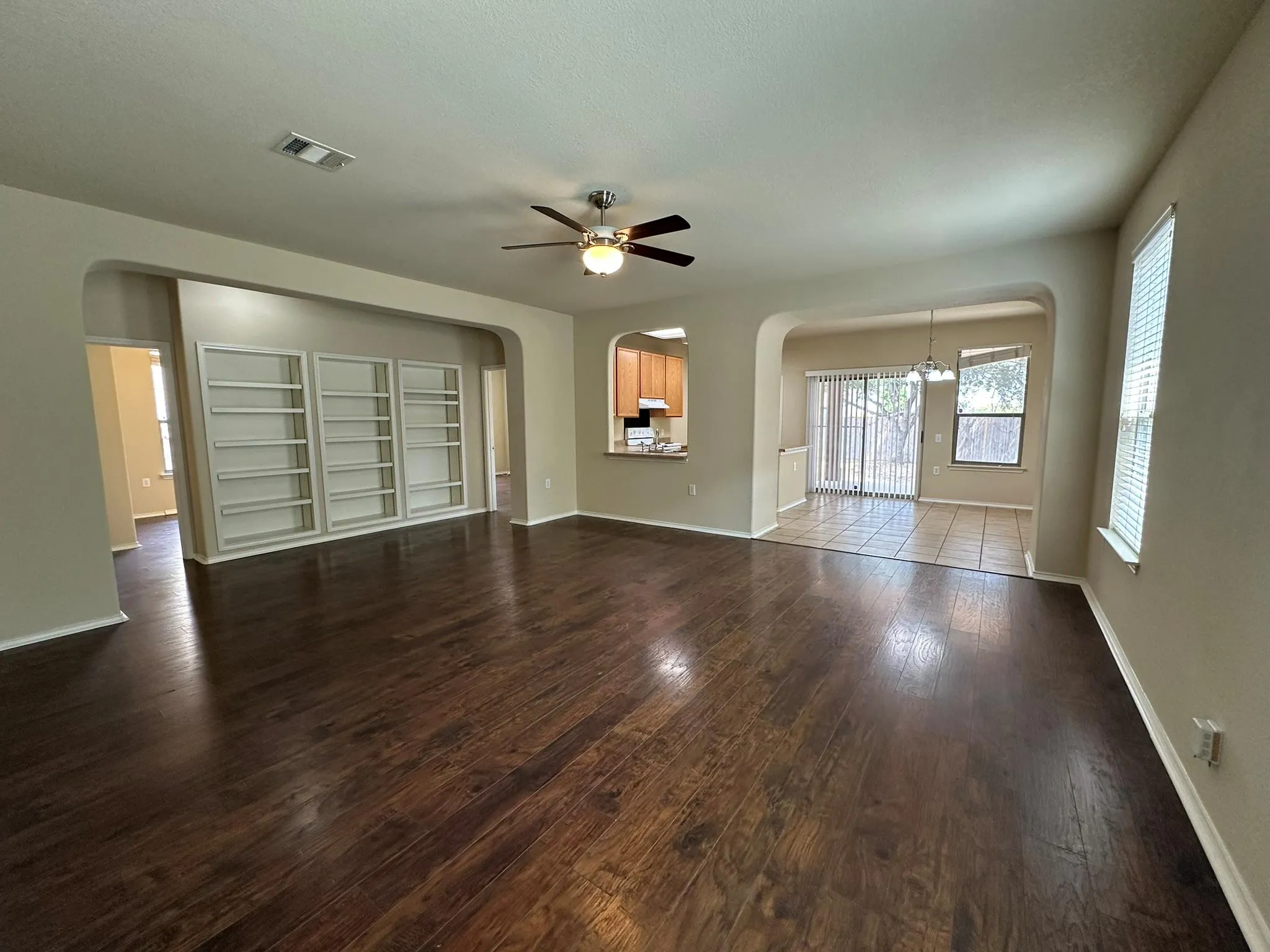 Photo 4 of 4507 PEACH GROVE RD