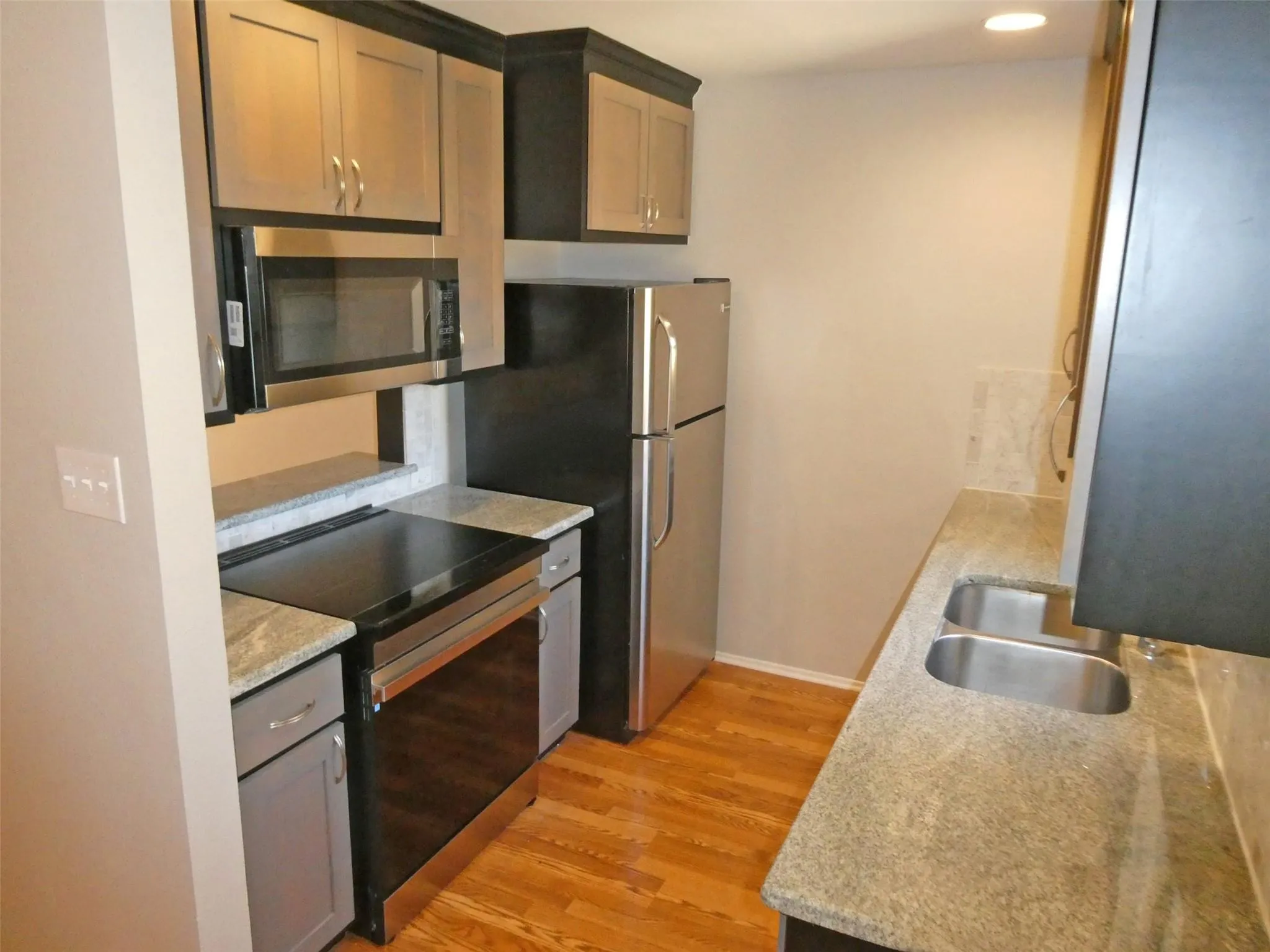 Photo 5 of 8400 JAMESTOWN DR #204