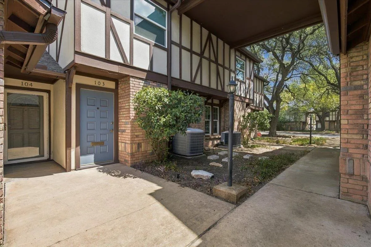 Photo 4 of 7406 SHADOW HILL DR #104
