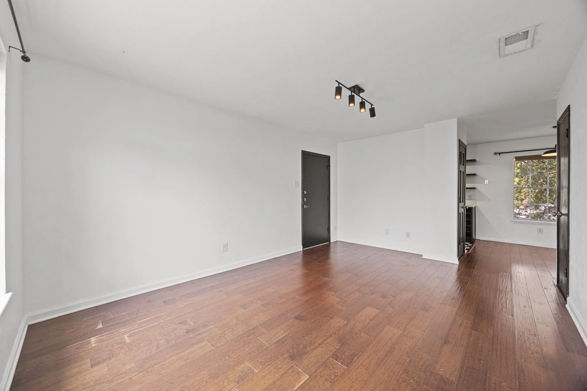 Photo 4 of 3902 PETERSON AVE #203