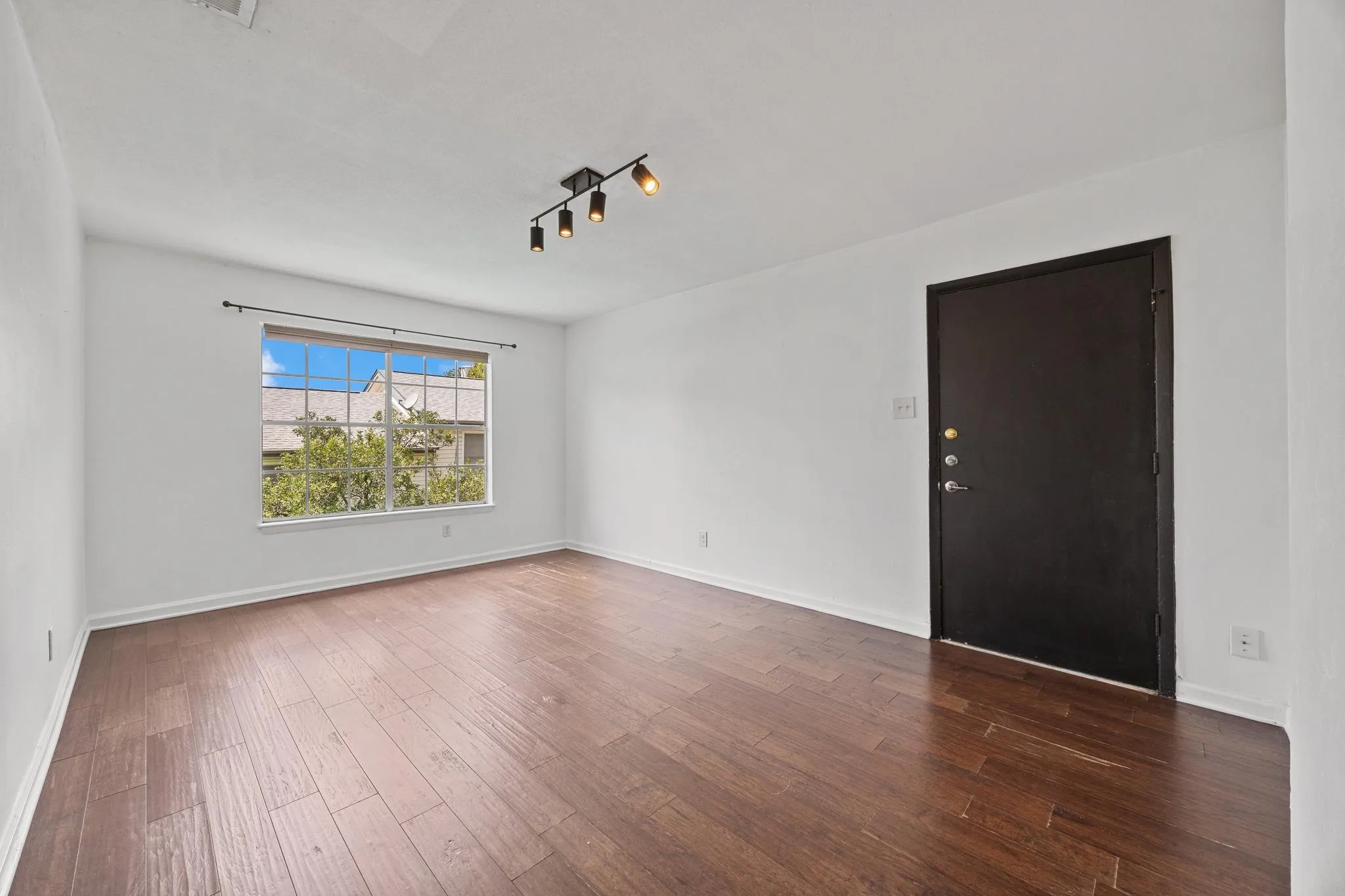 Photo 3 of 3902 PETERSON AVE #203
